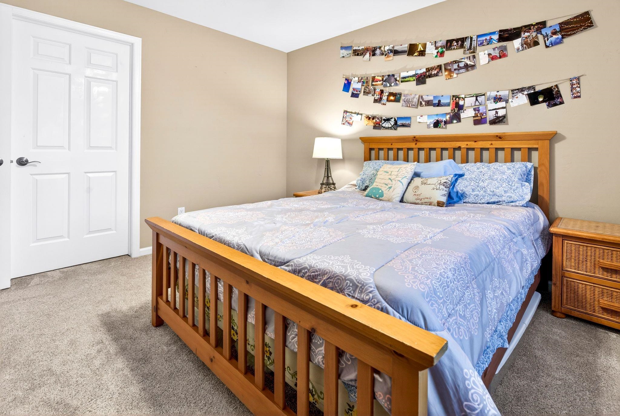 325 E STRATFORD Lane