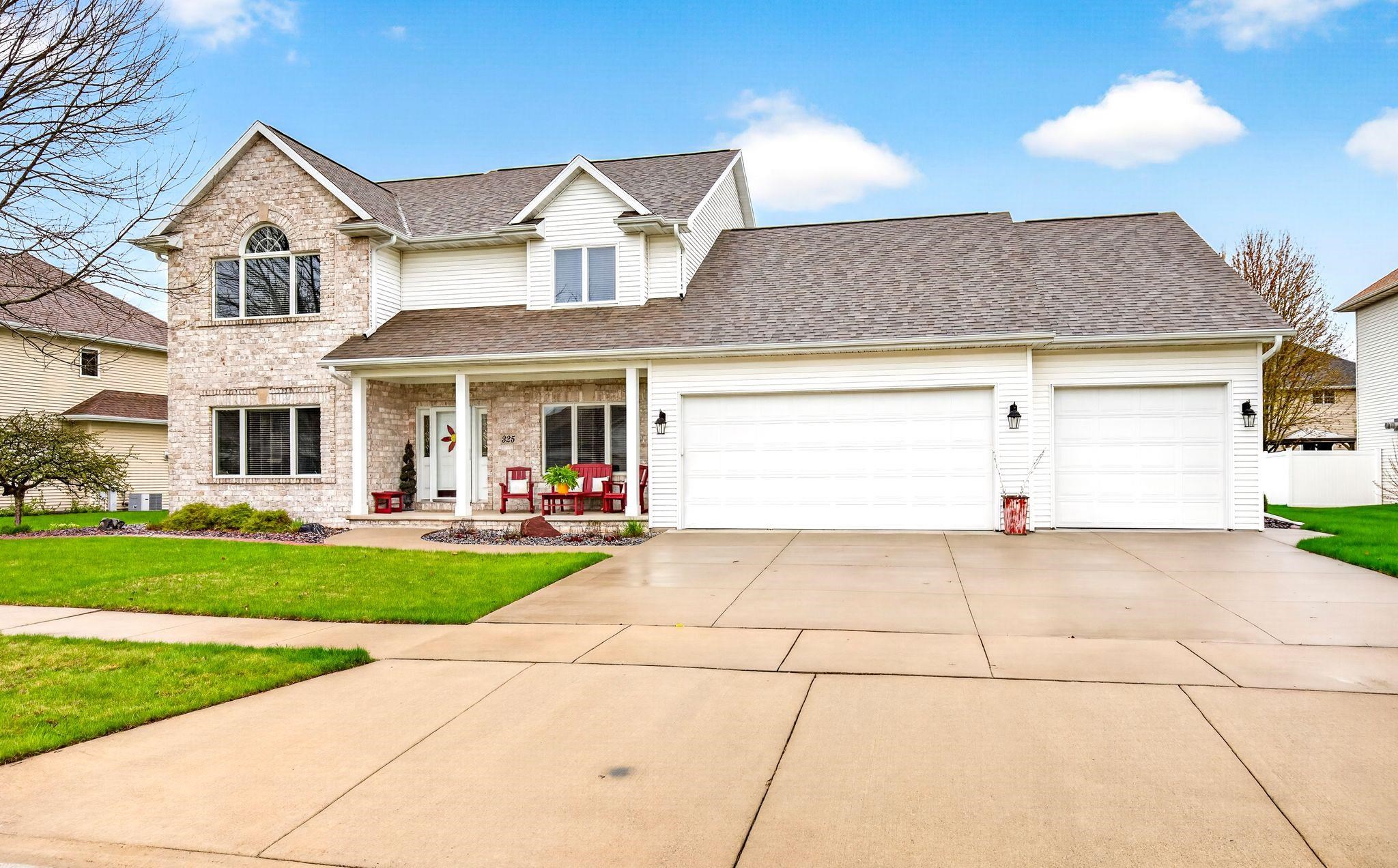 325 E STRATFORD Lane
