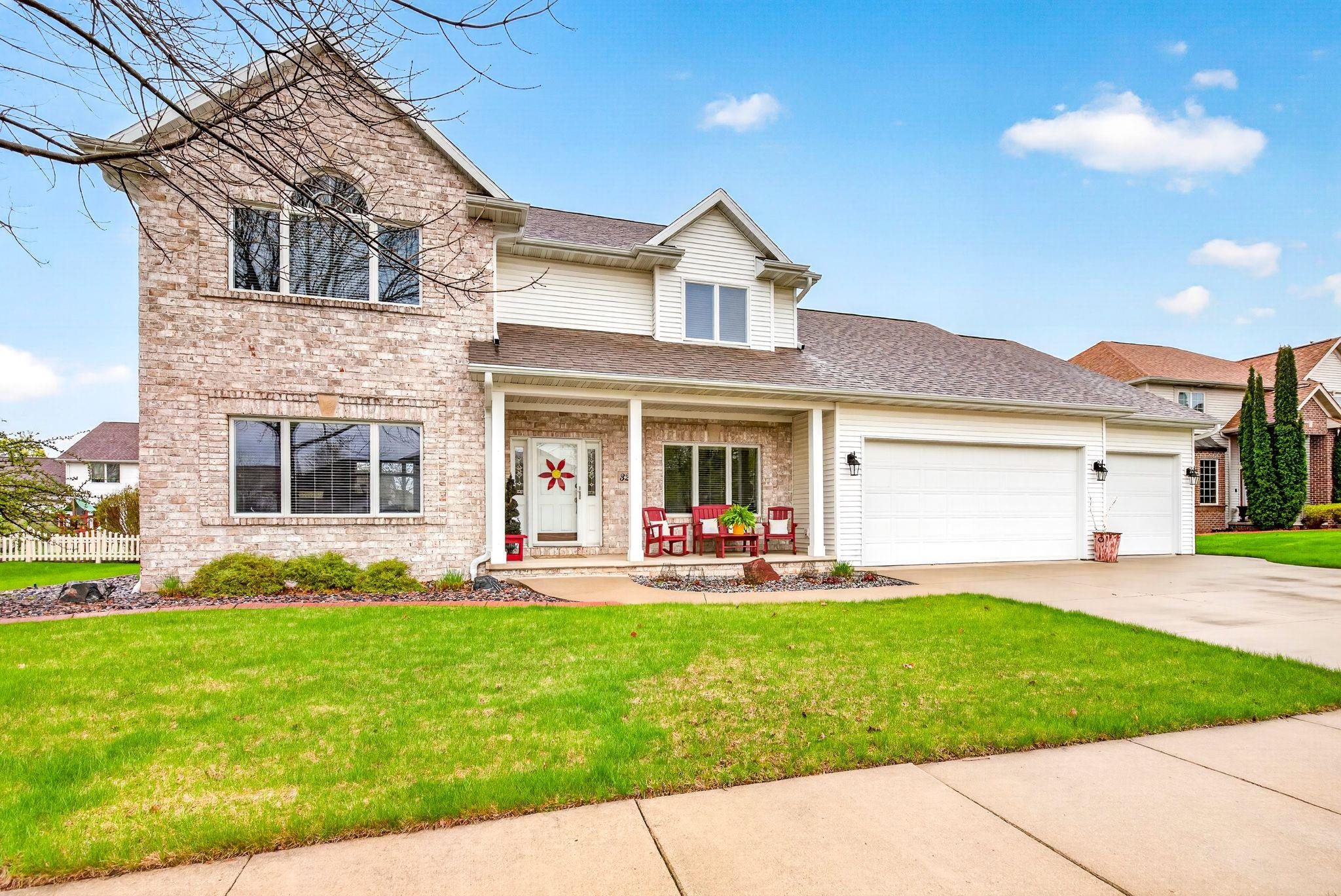 325 E STRATFORD Lane