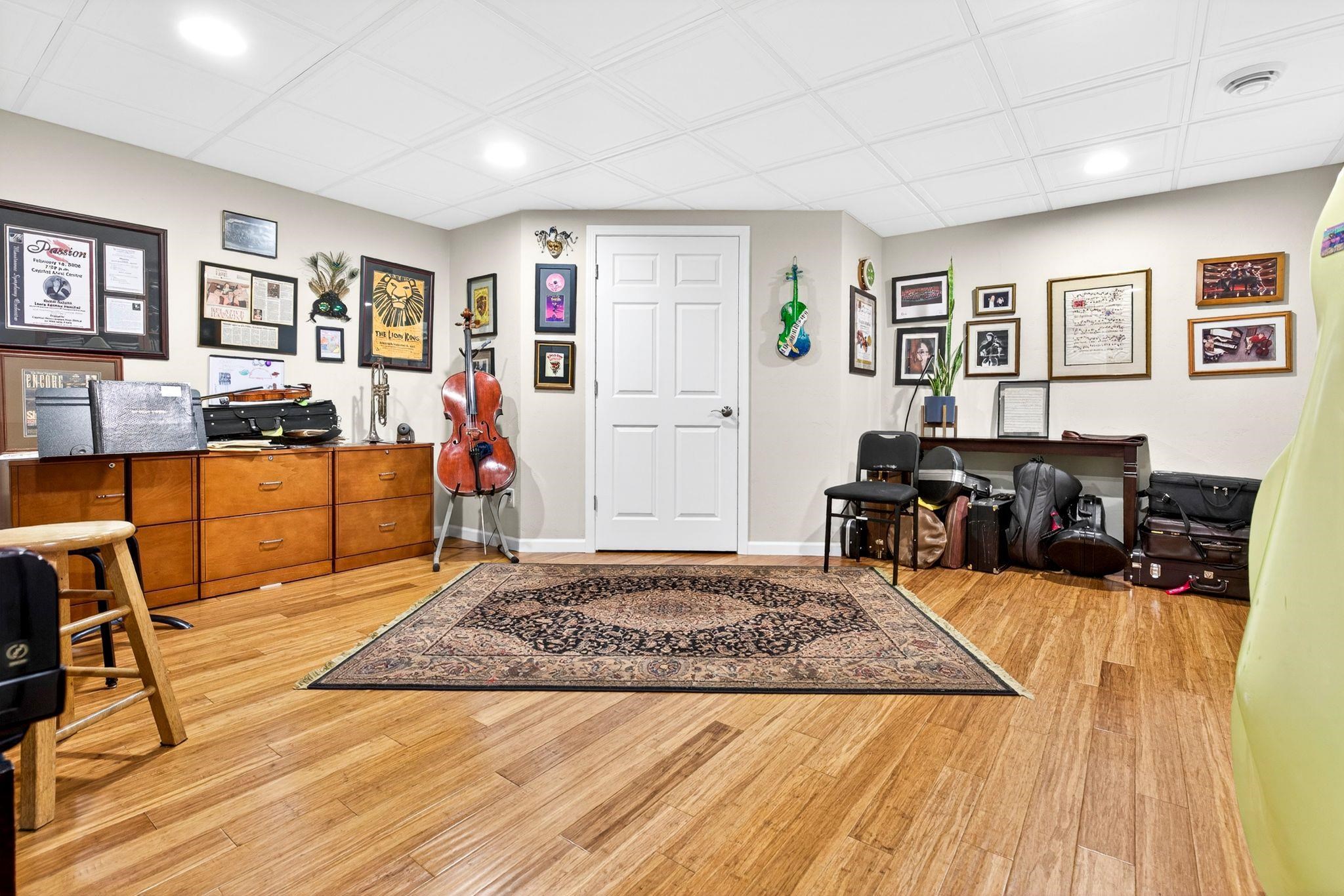 325 E STRATFORD Lane
