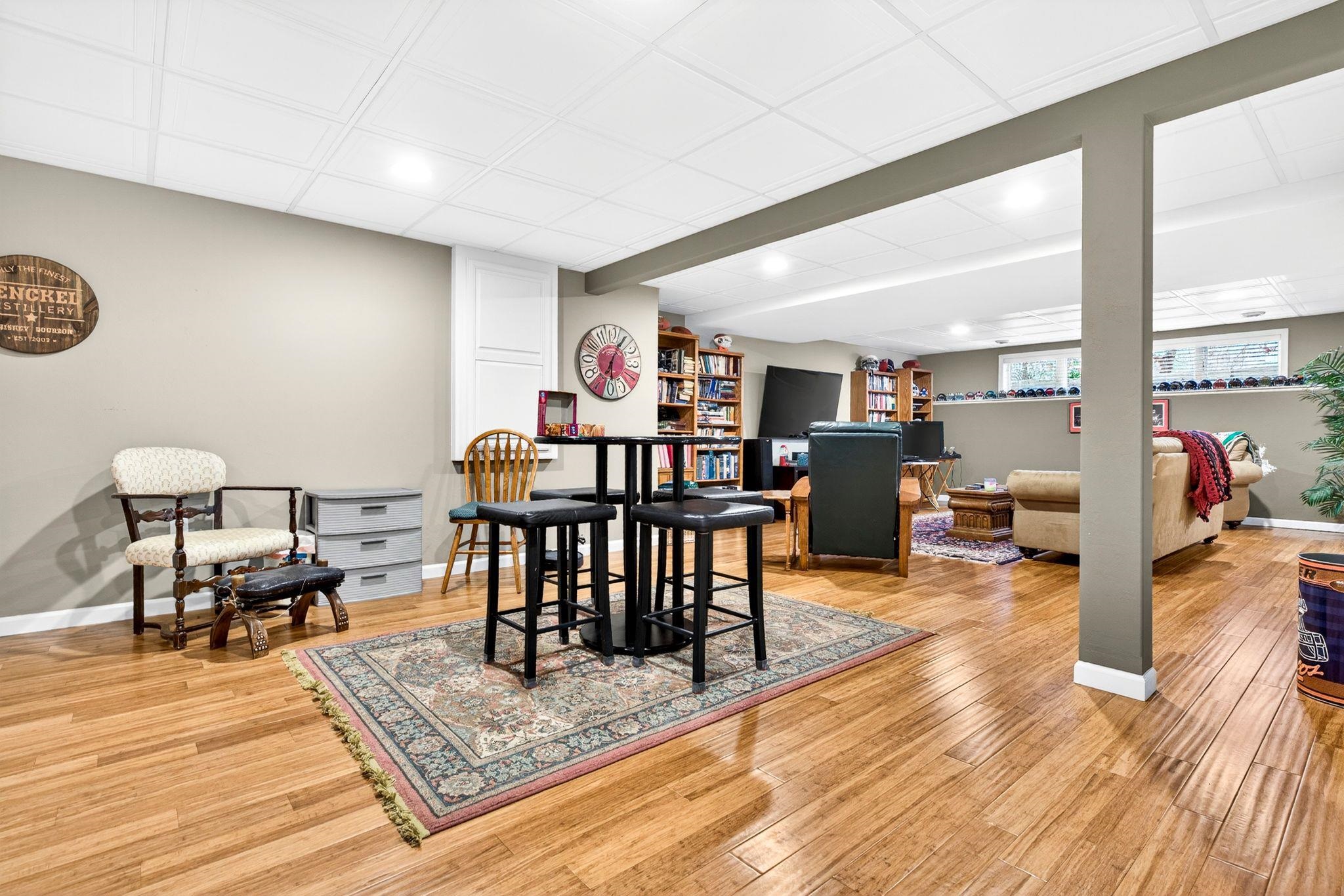 325 E STRATFORD Lane