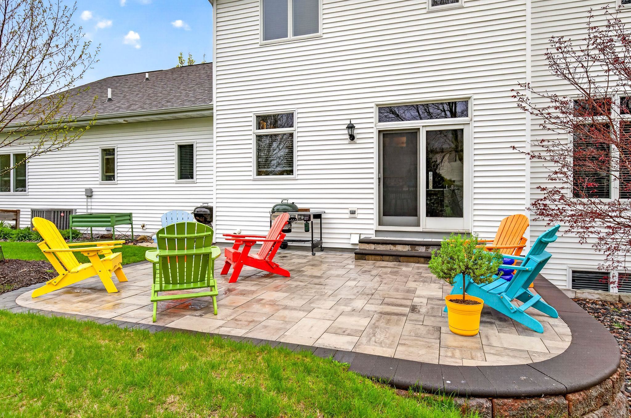 325 E STRATFORD Lane