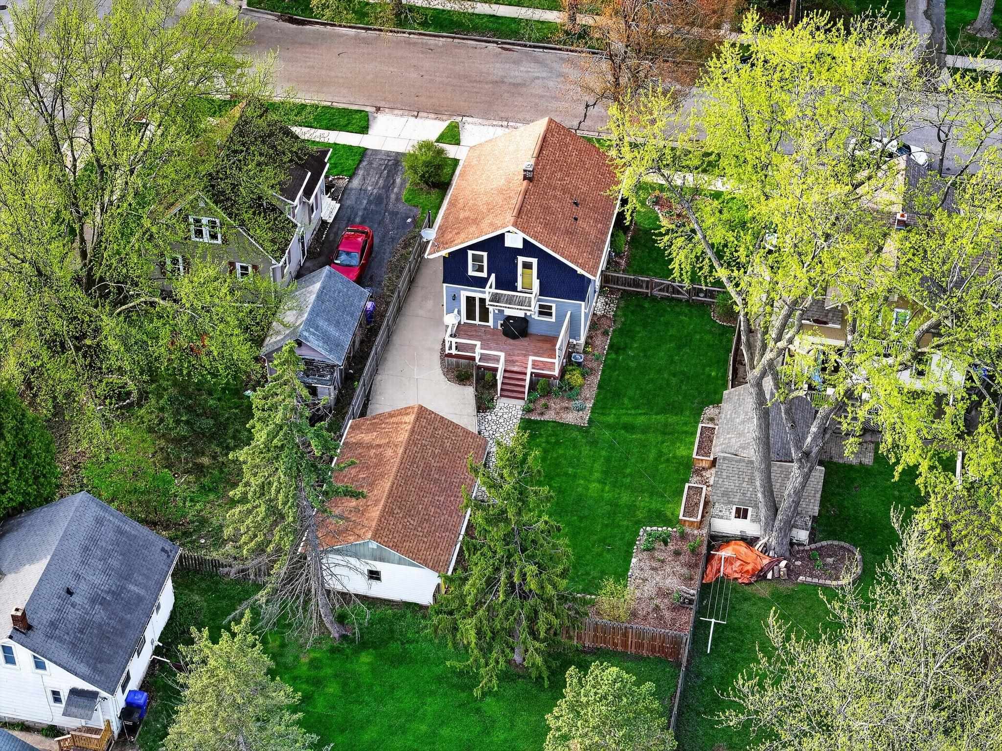 1229 W LAWRENCE Street