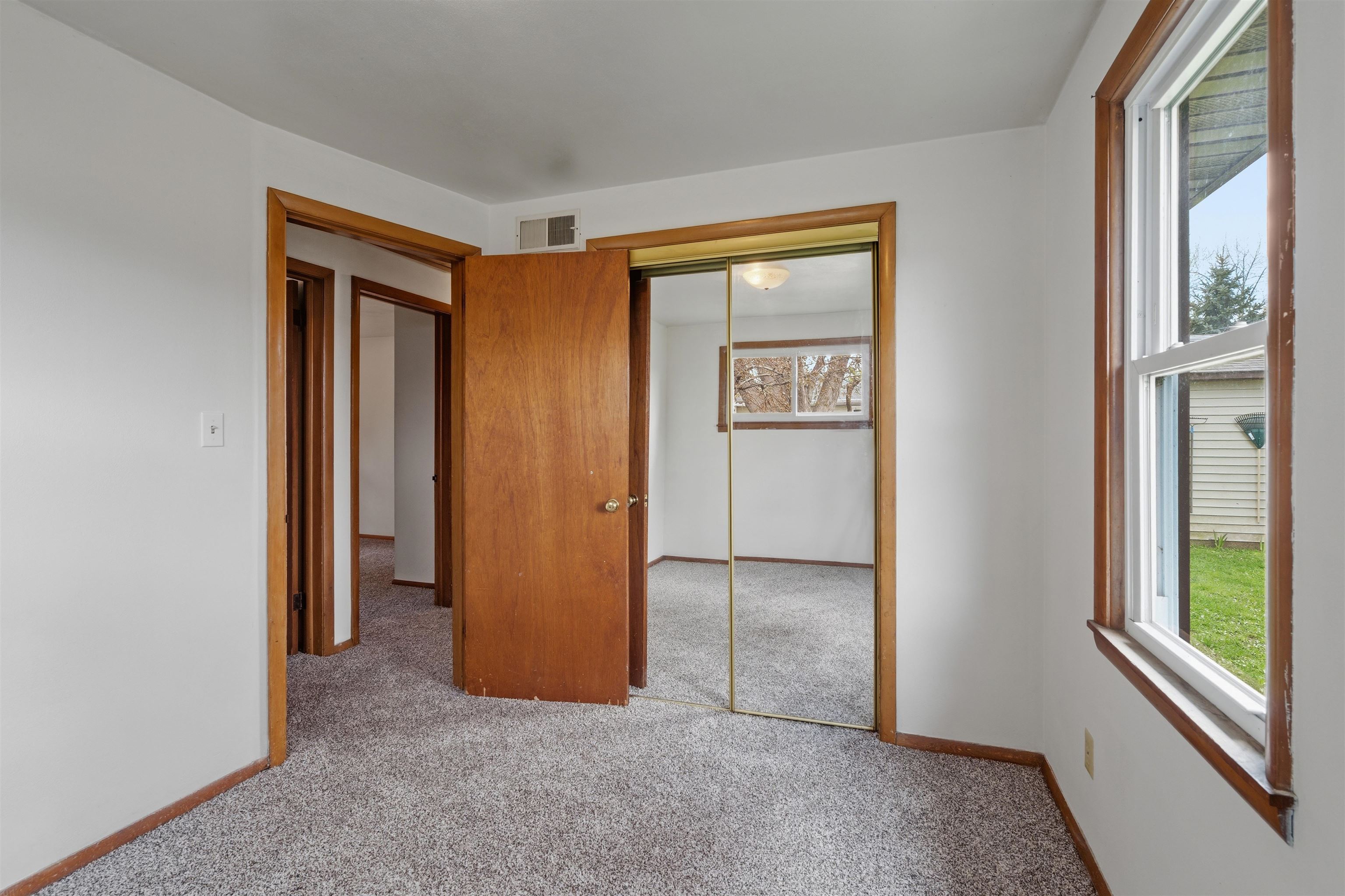 607 HUNTERS POINT Road