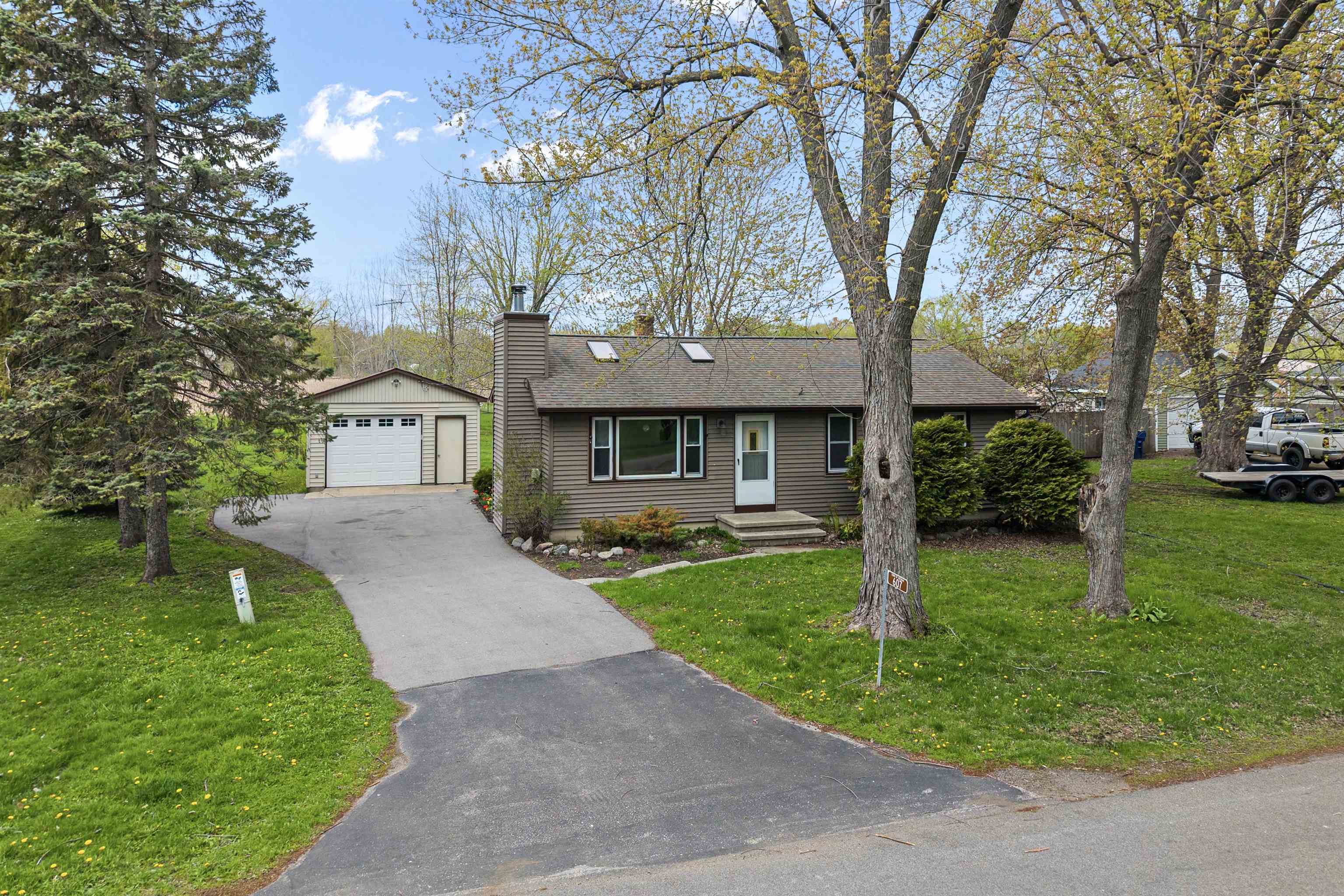 607 HUNTERS POINT Road