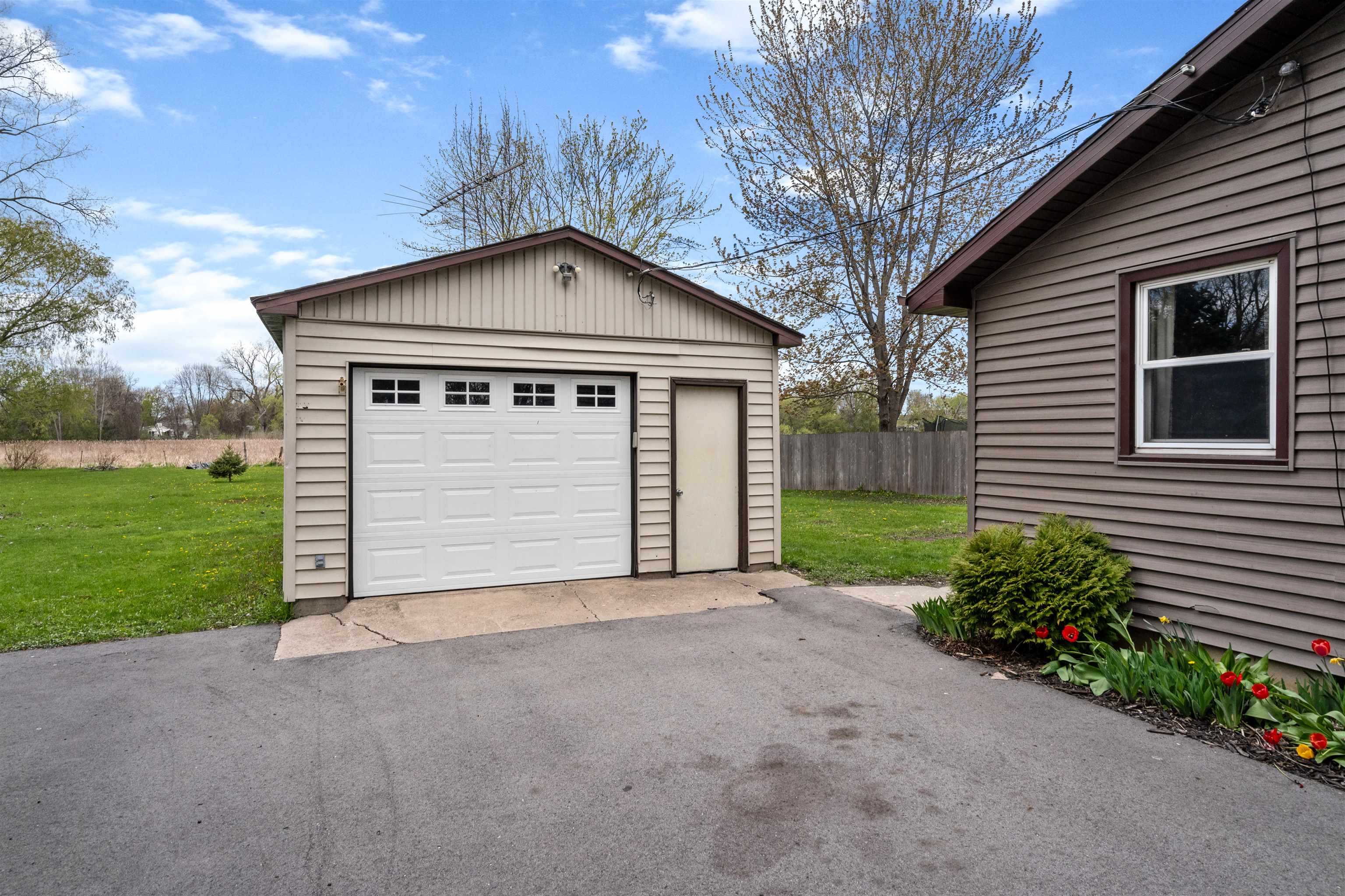 607 HUNTERS POINT Road