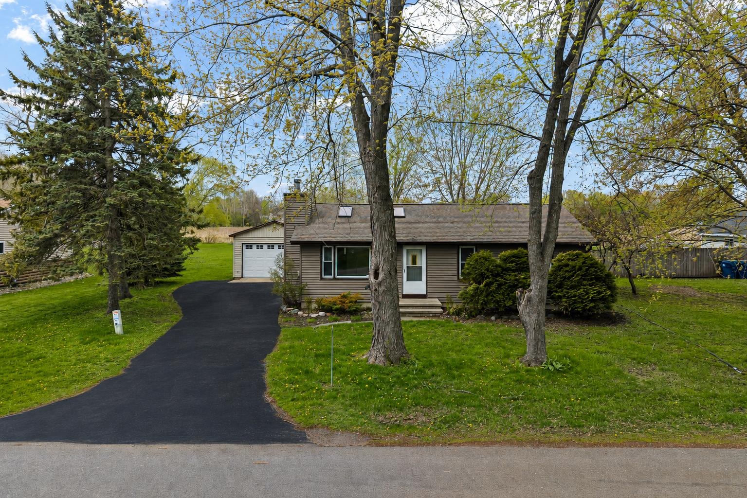 607 HUNTERS POINT Road