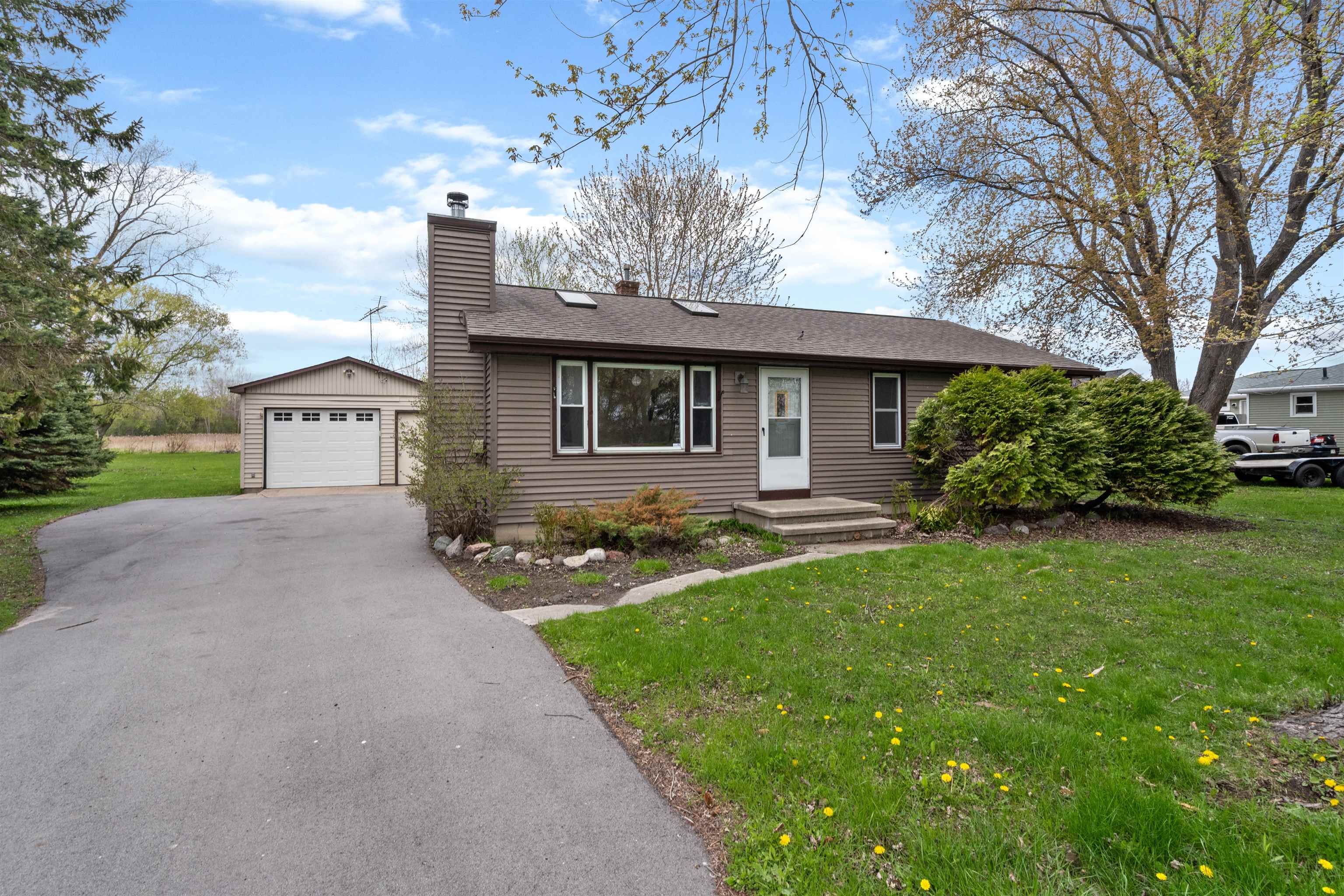 607 HUNTERS POINT Road