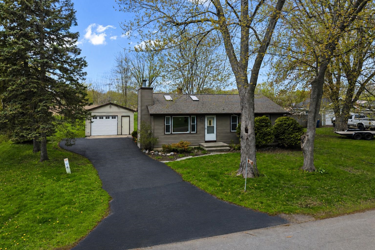 607 HUNTERS POINT Road