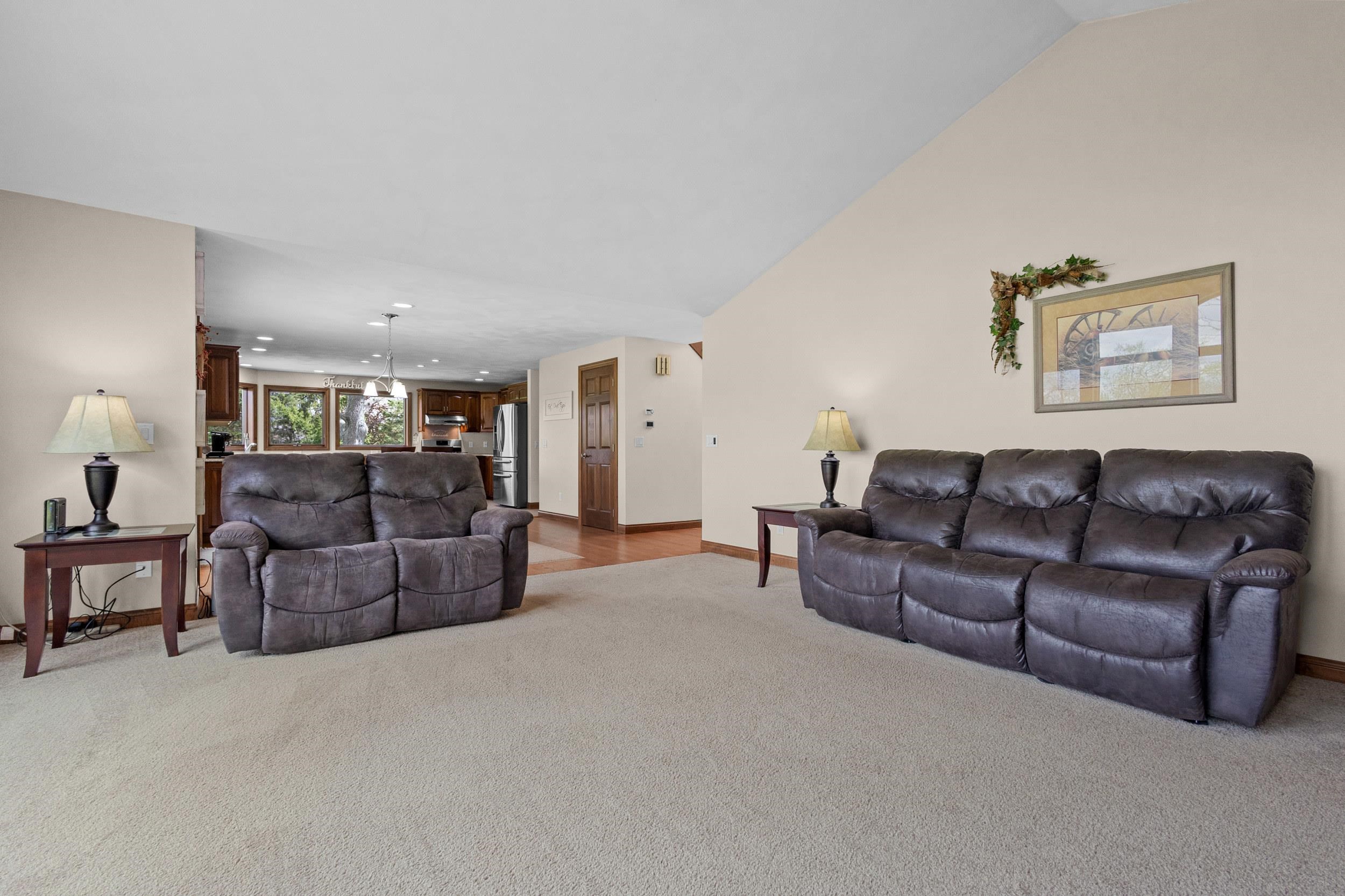 3022 FAIRWINDS Drive