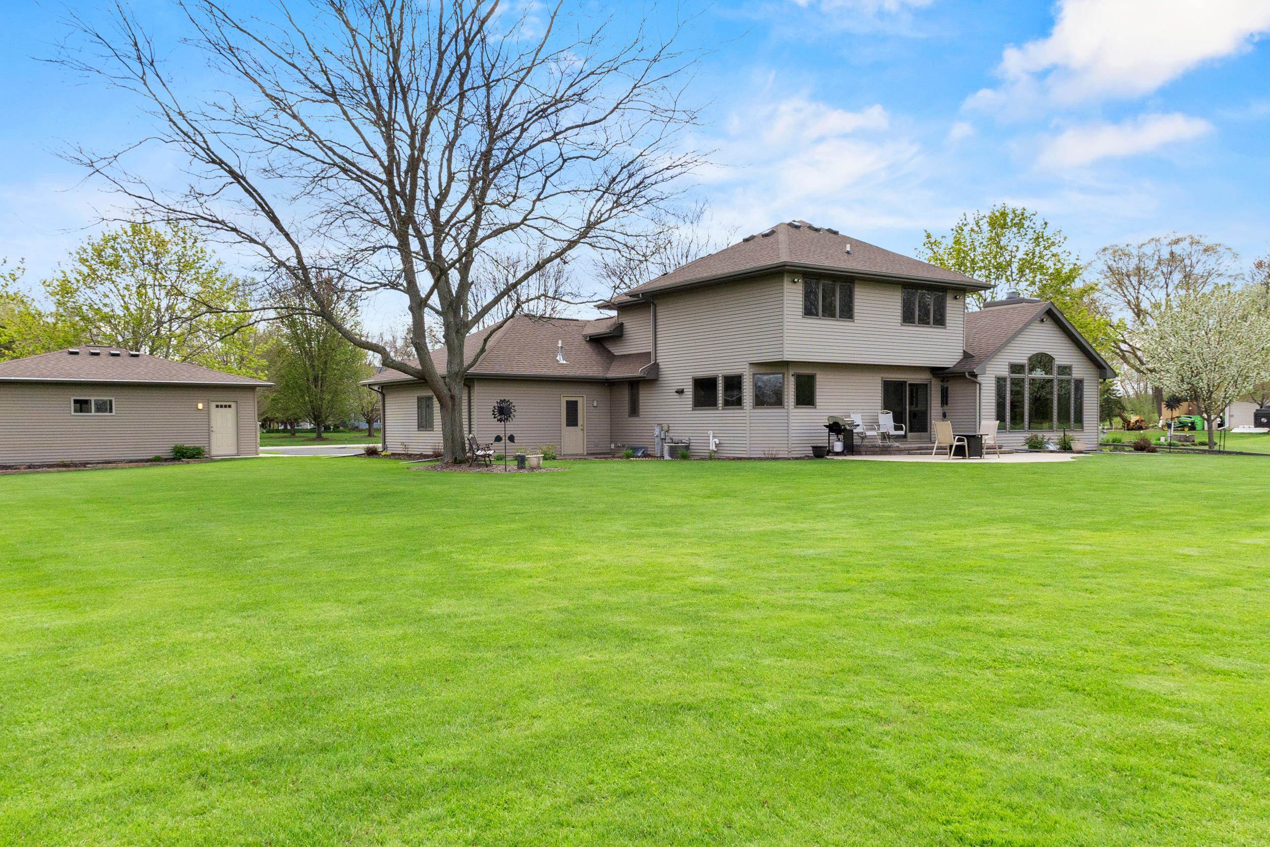 3022 FAIRWINDS Drive