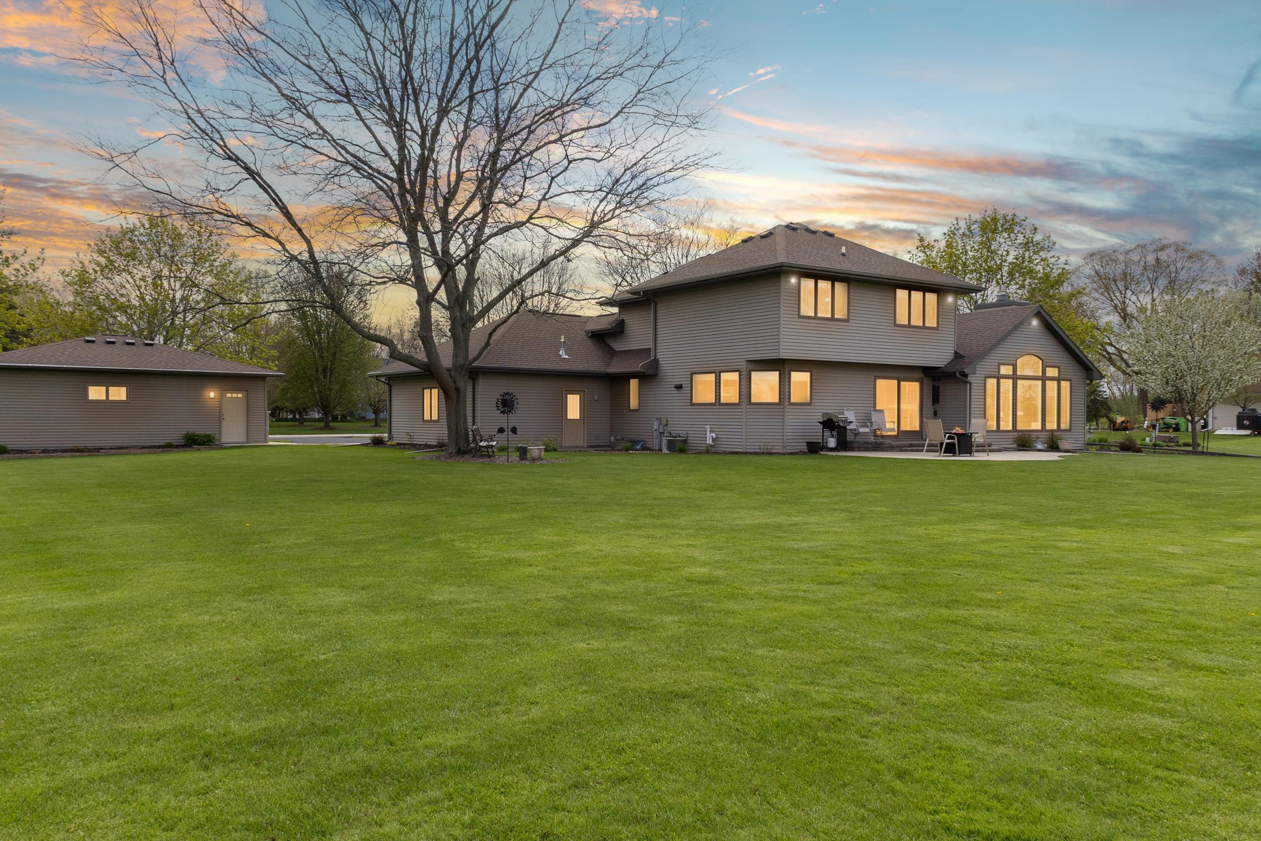 3022 FAIRWINDS Drive