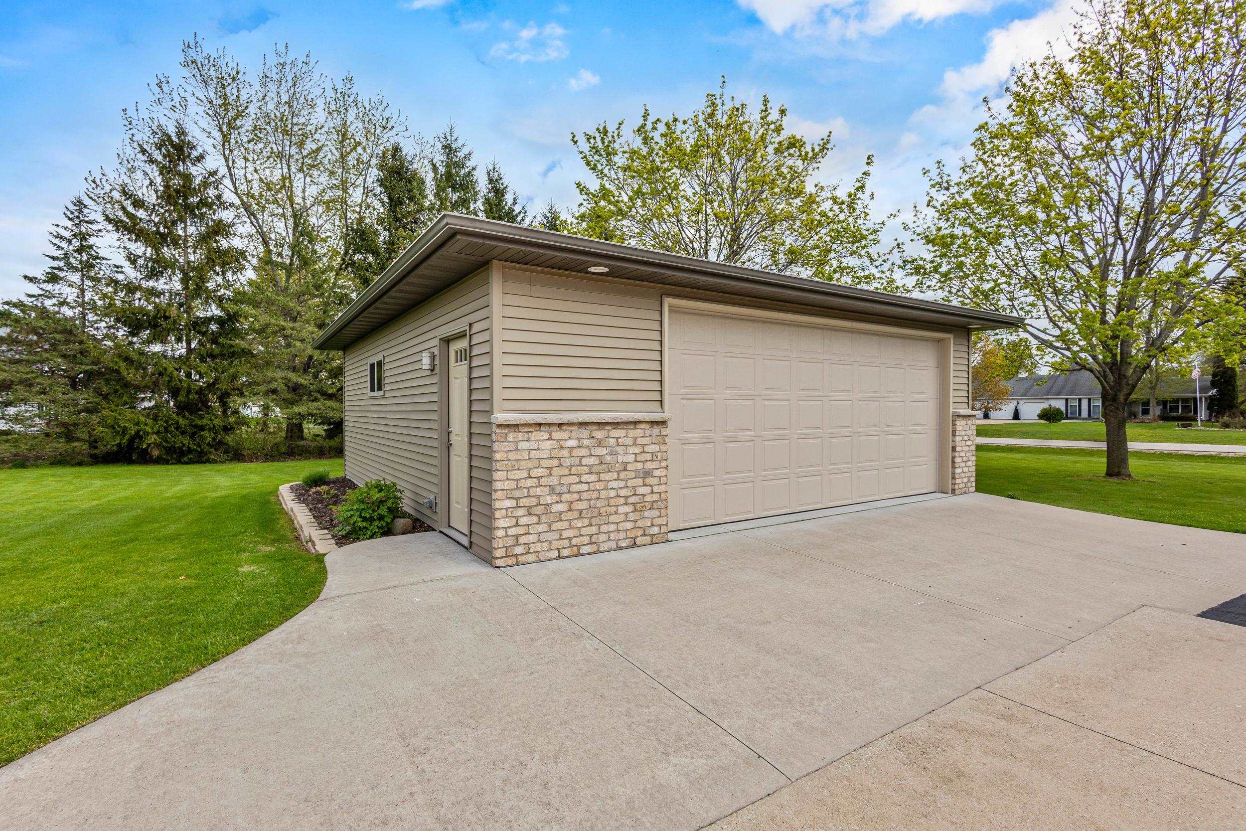 3022 FAIRWINDS Drive