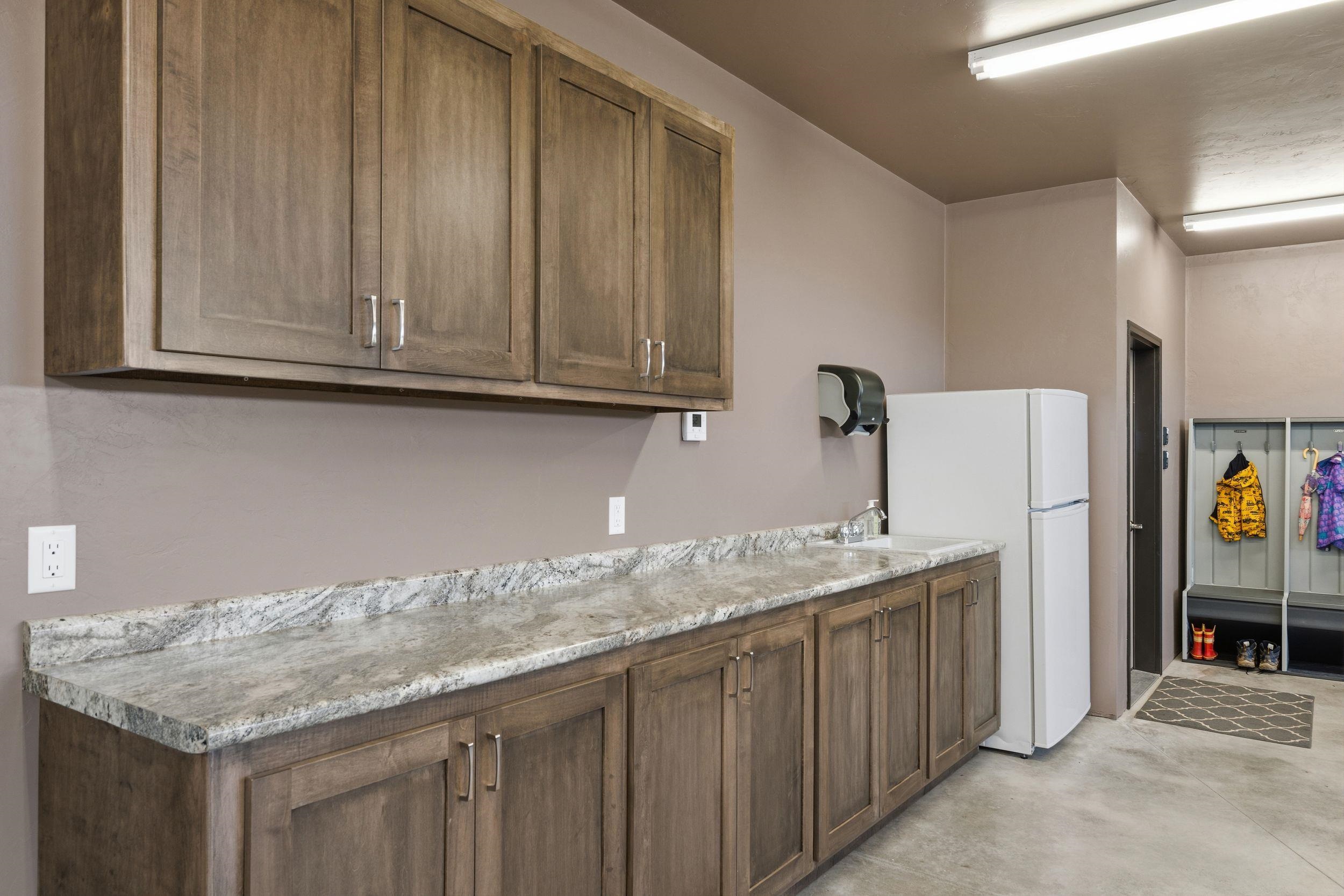 932 MEADOWLARK Road