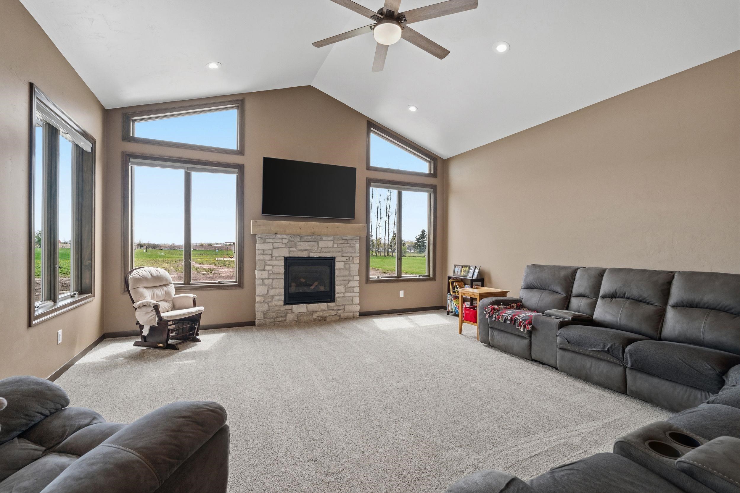 932 MEADOWLARK Road