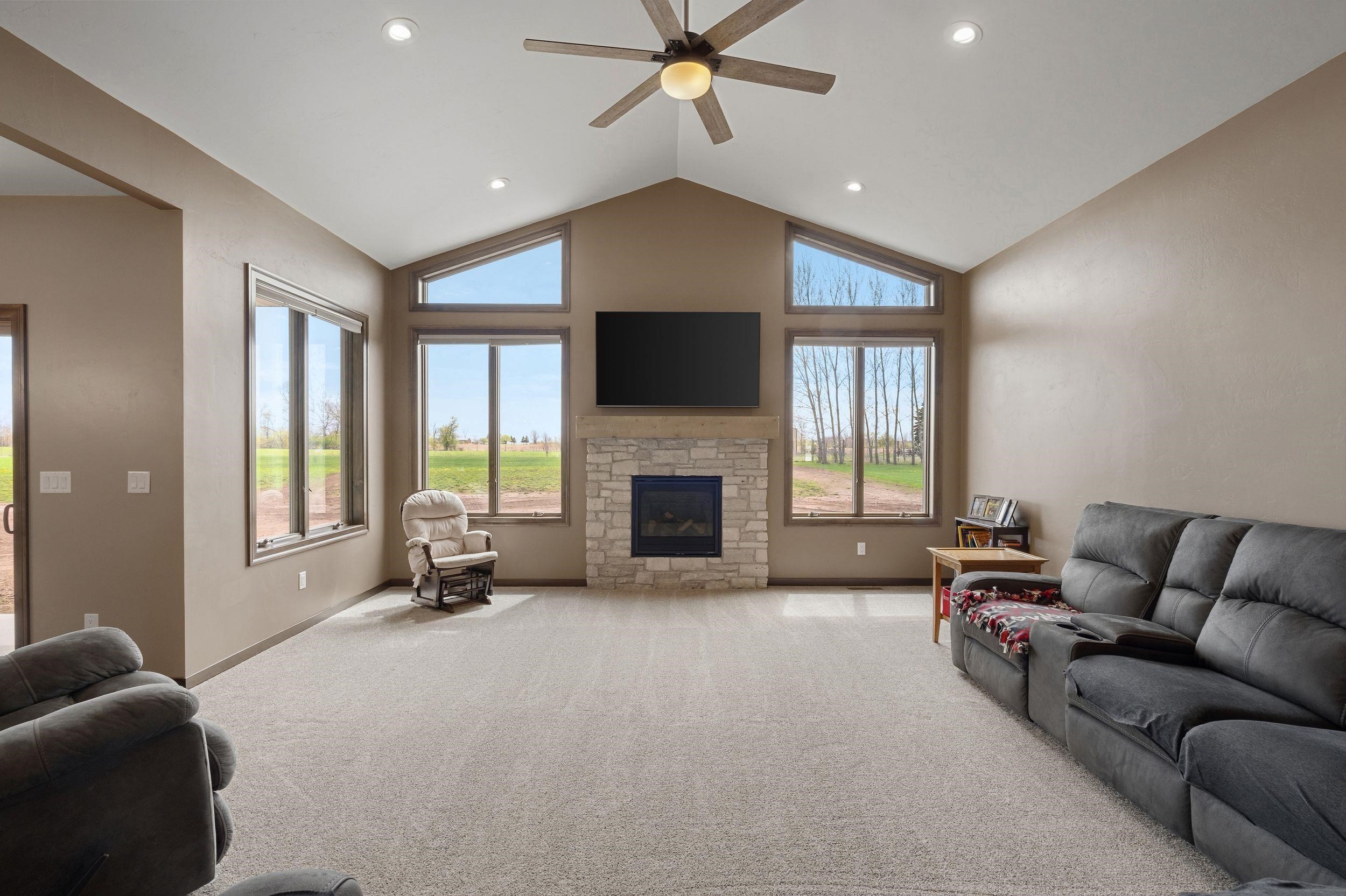 932 MEADOWLARK Road