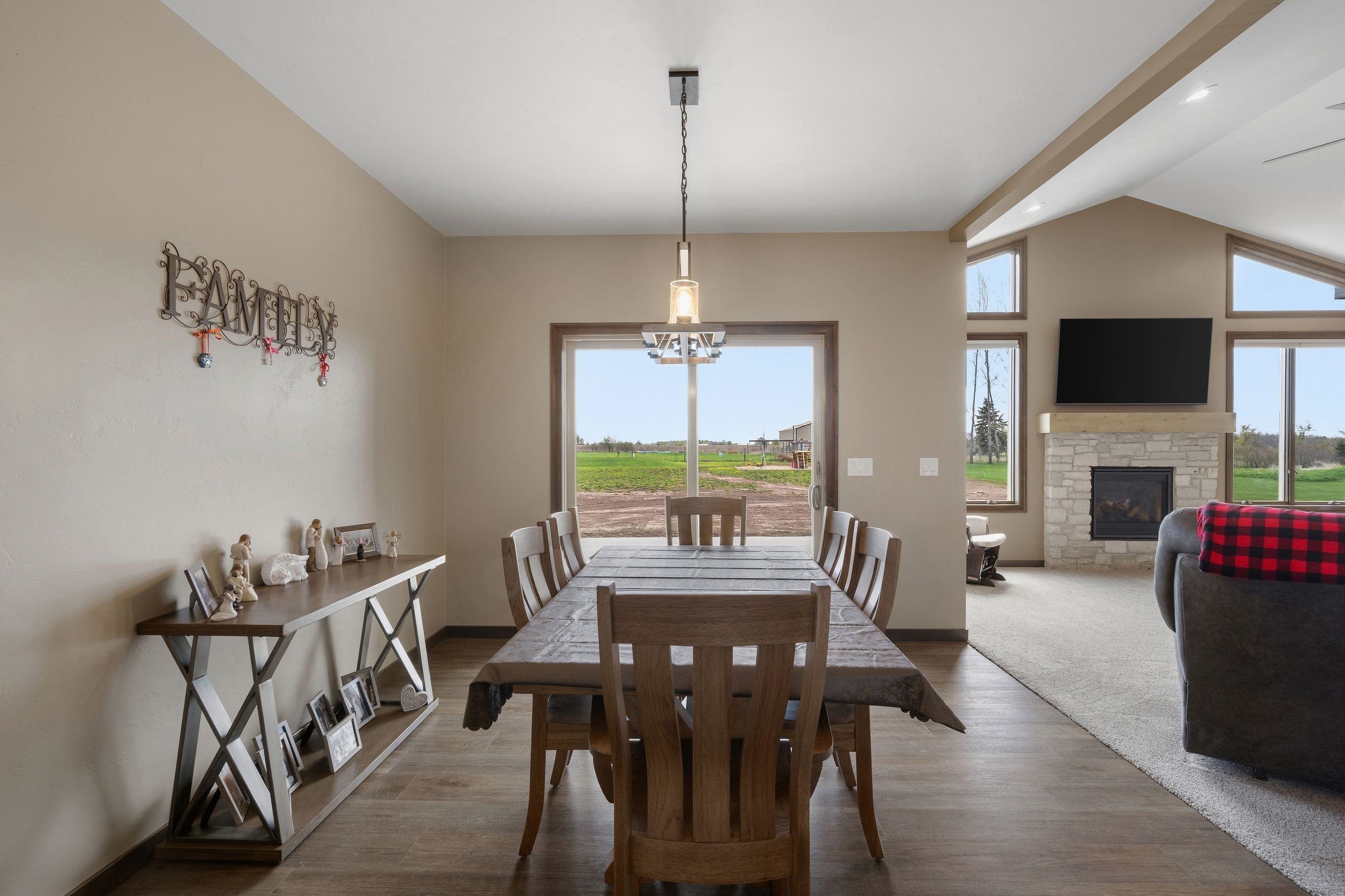 932 MEADOWLARK Road