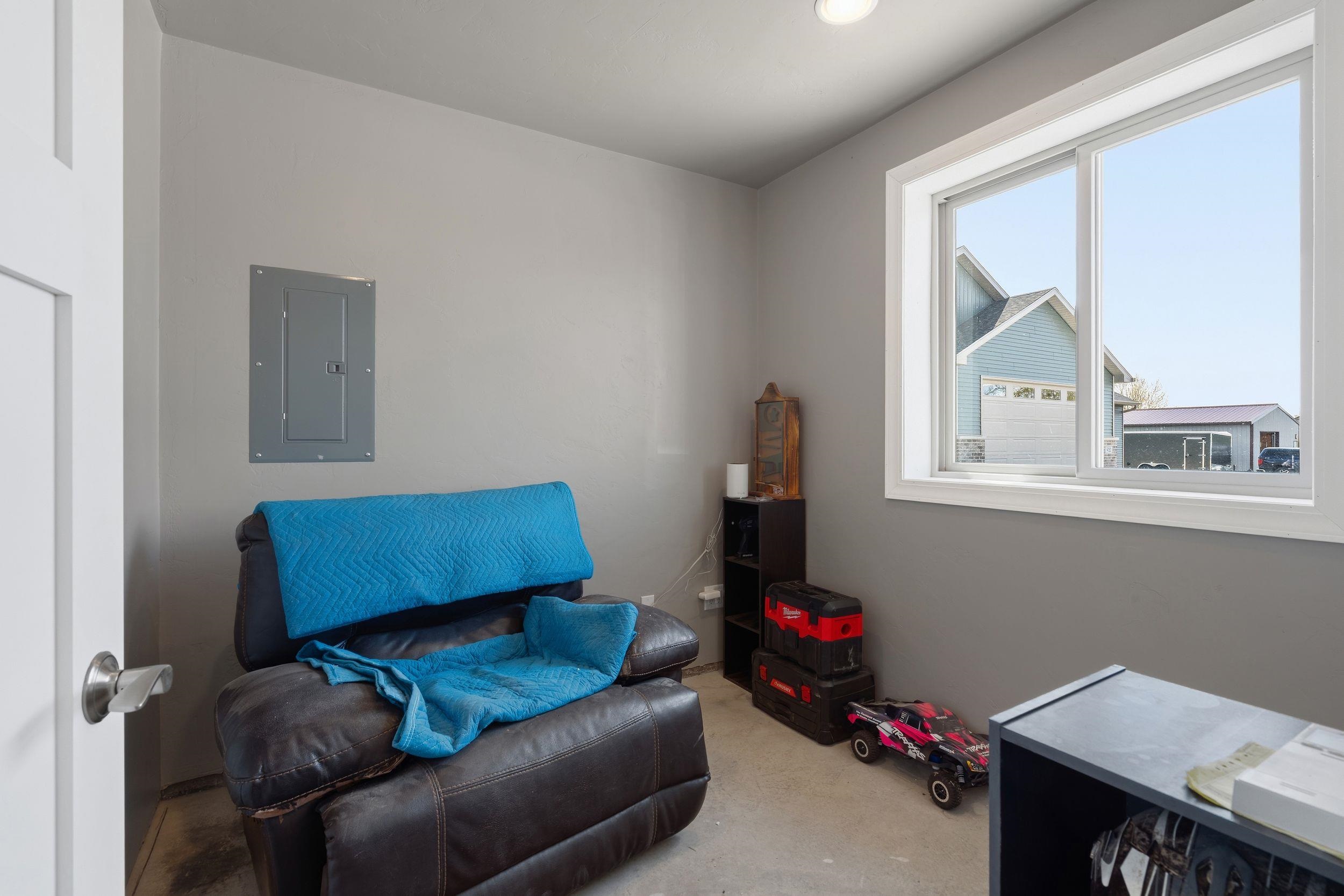 932 MEADOWLARK Road