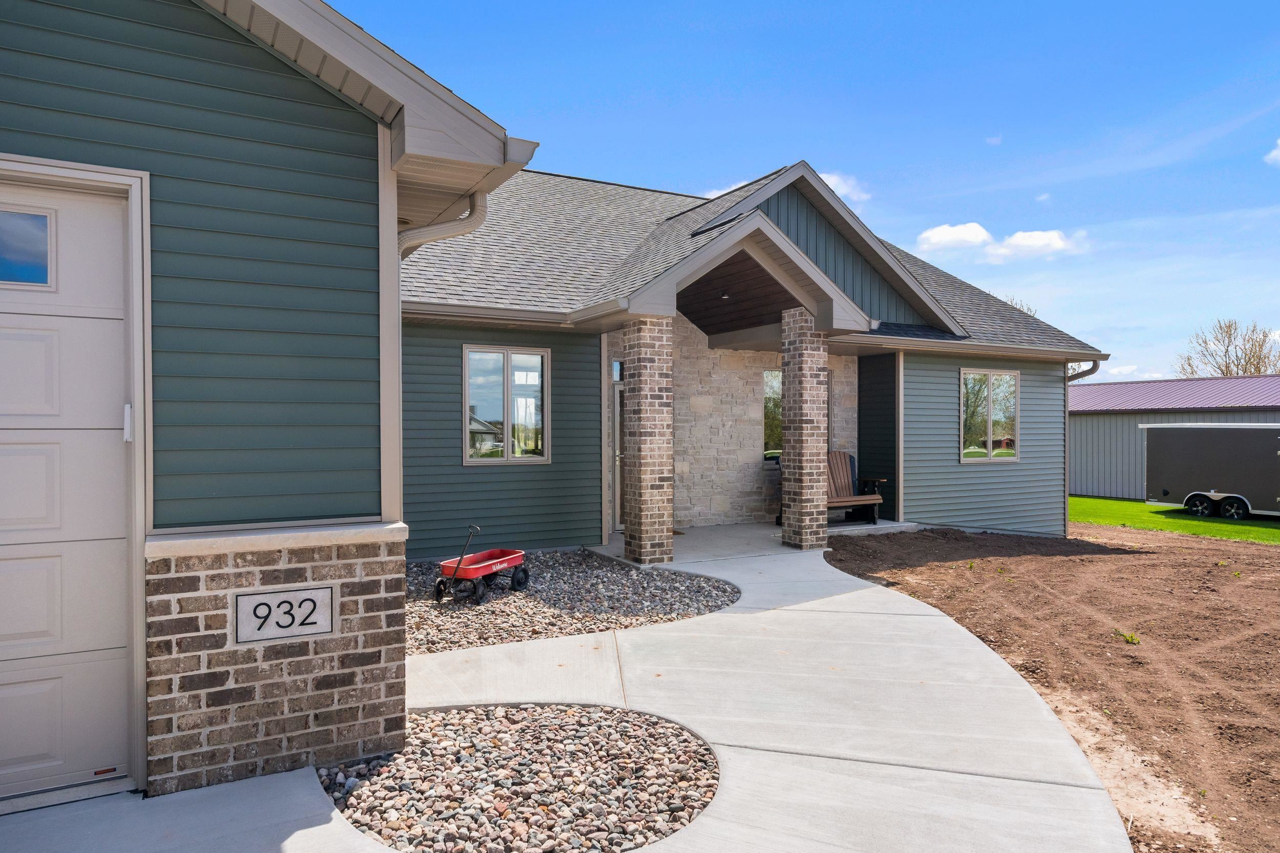 932 MEADOWLARK Road