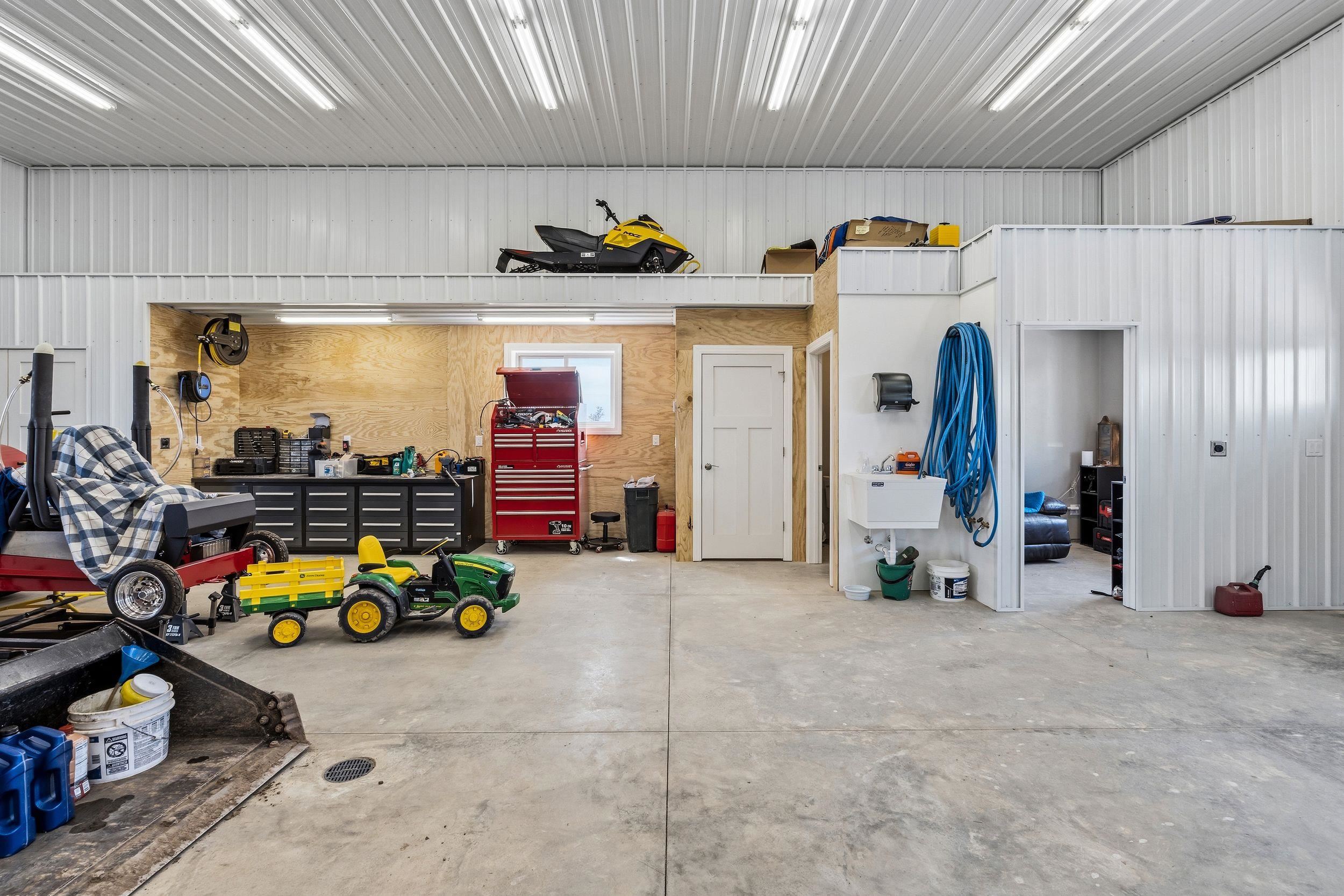 932 MEADOWLARK Road