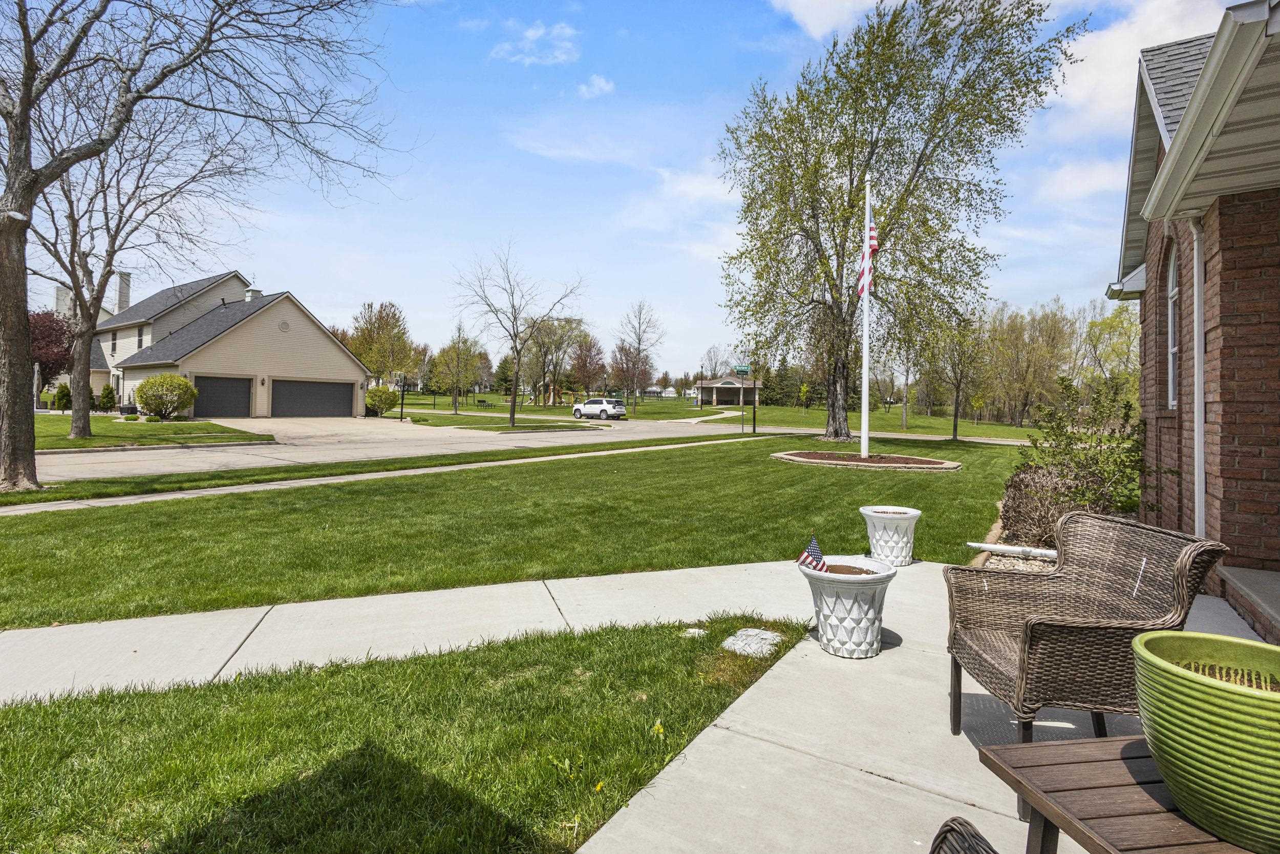 4240 N WEDGEWOOD Drive