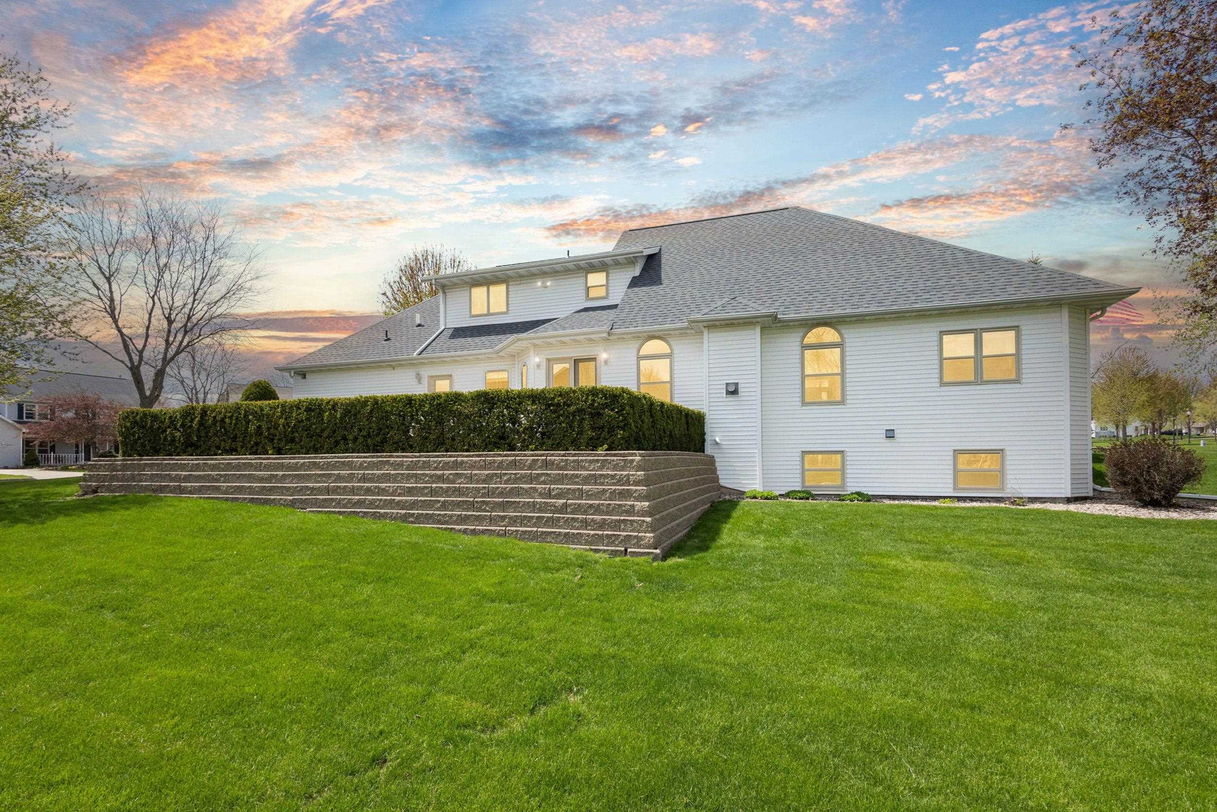 4240 N WEDGEWOOD Drive
