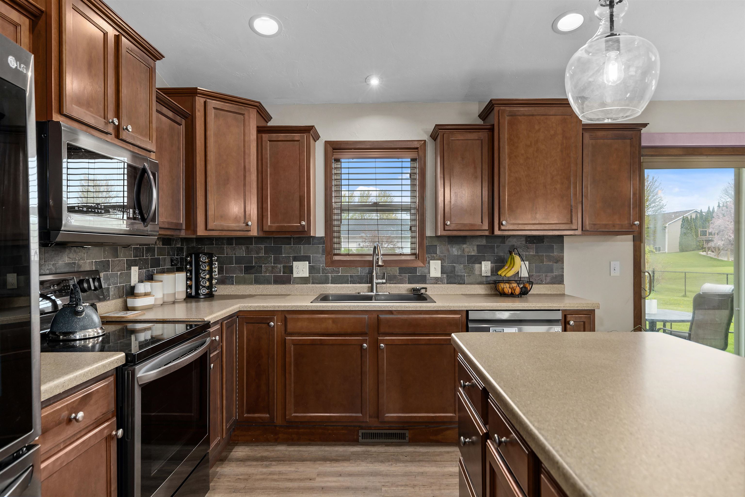 W6220 SHERWOOD POINT Court