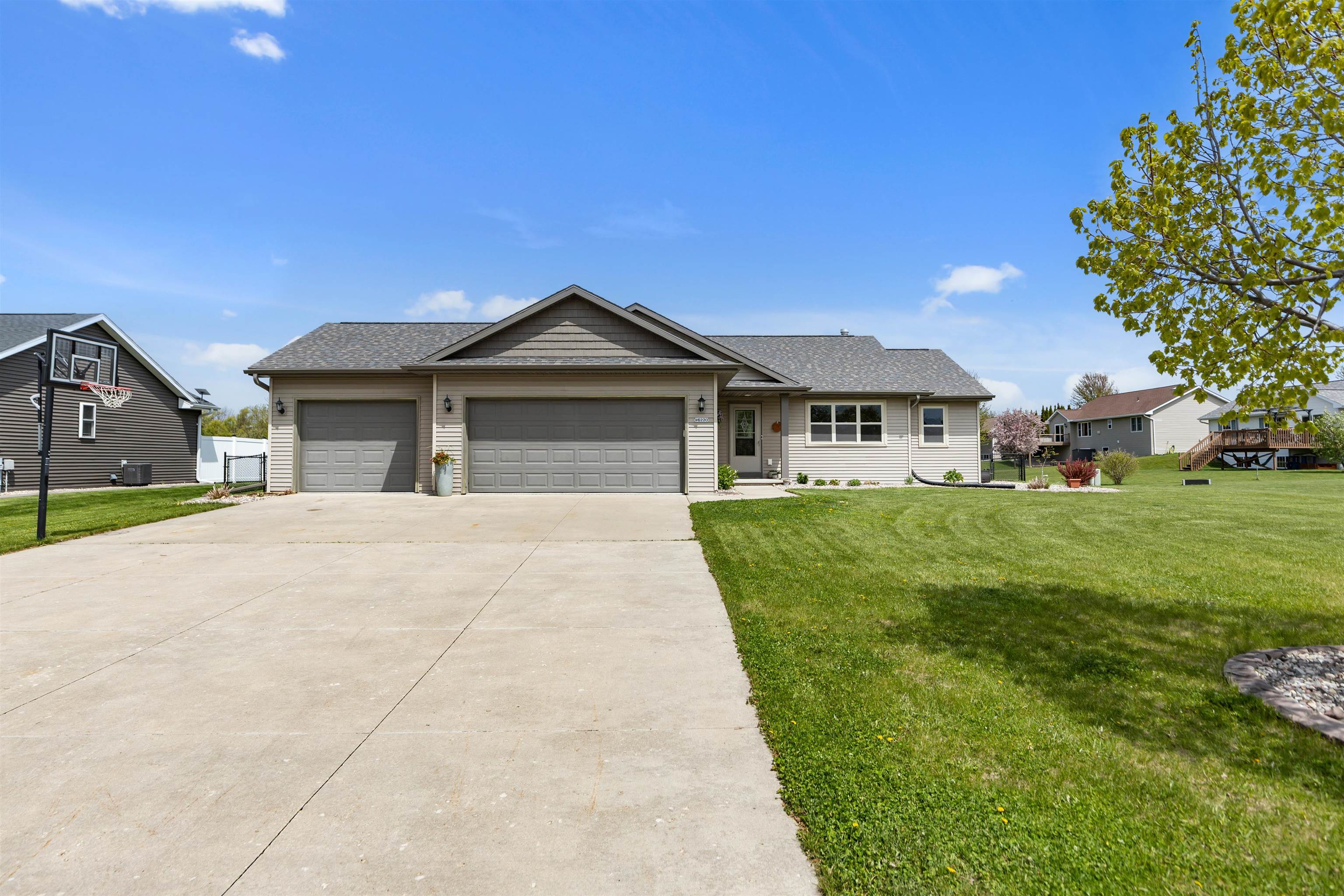W6220 SHERWOOD POINT Court