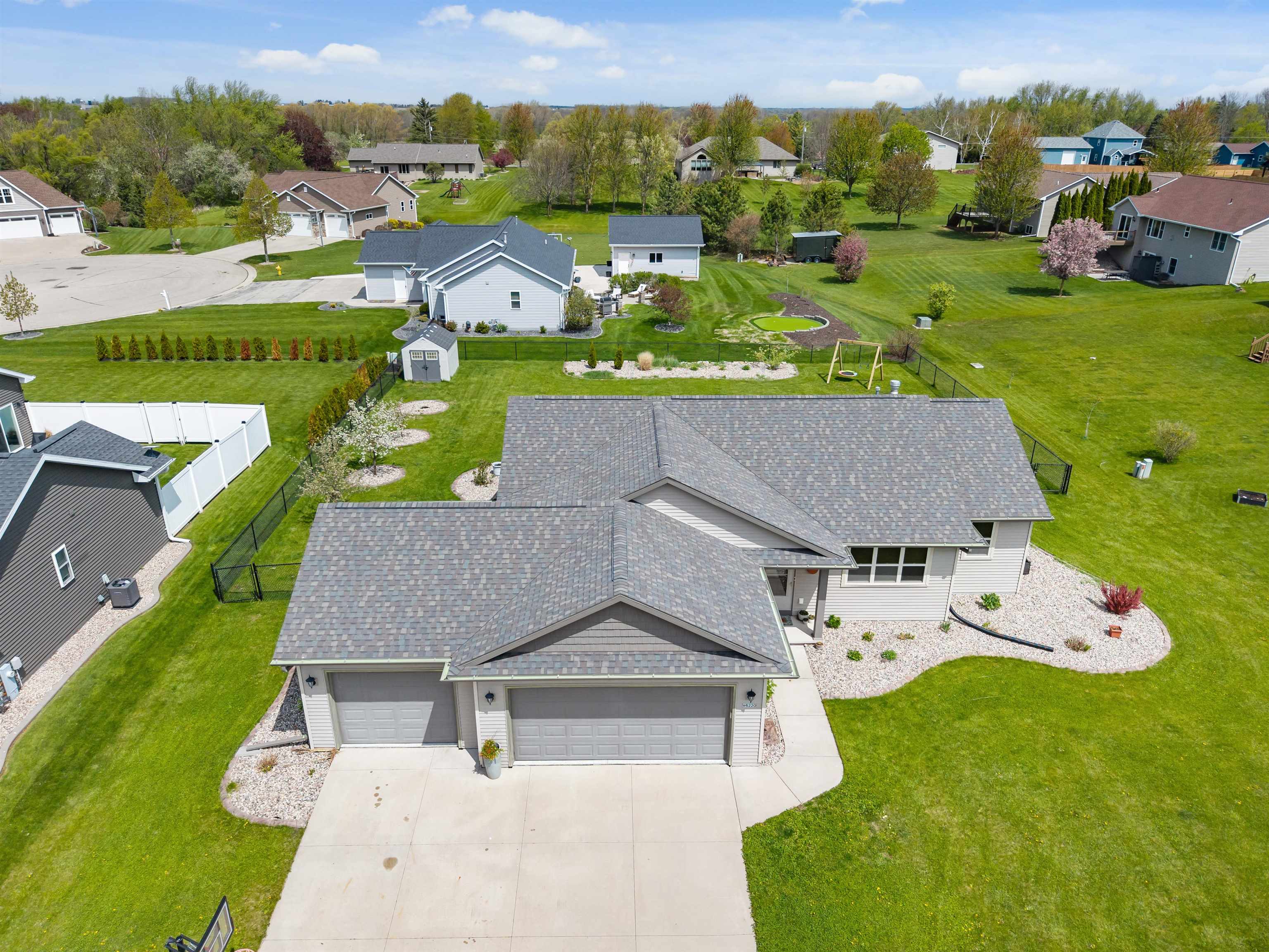 W6220 SHERWOOD POINT Court