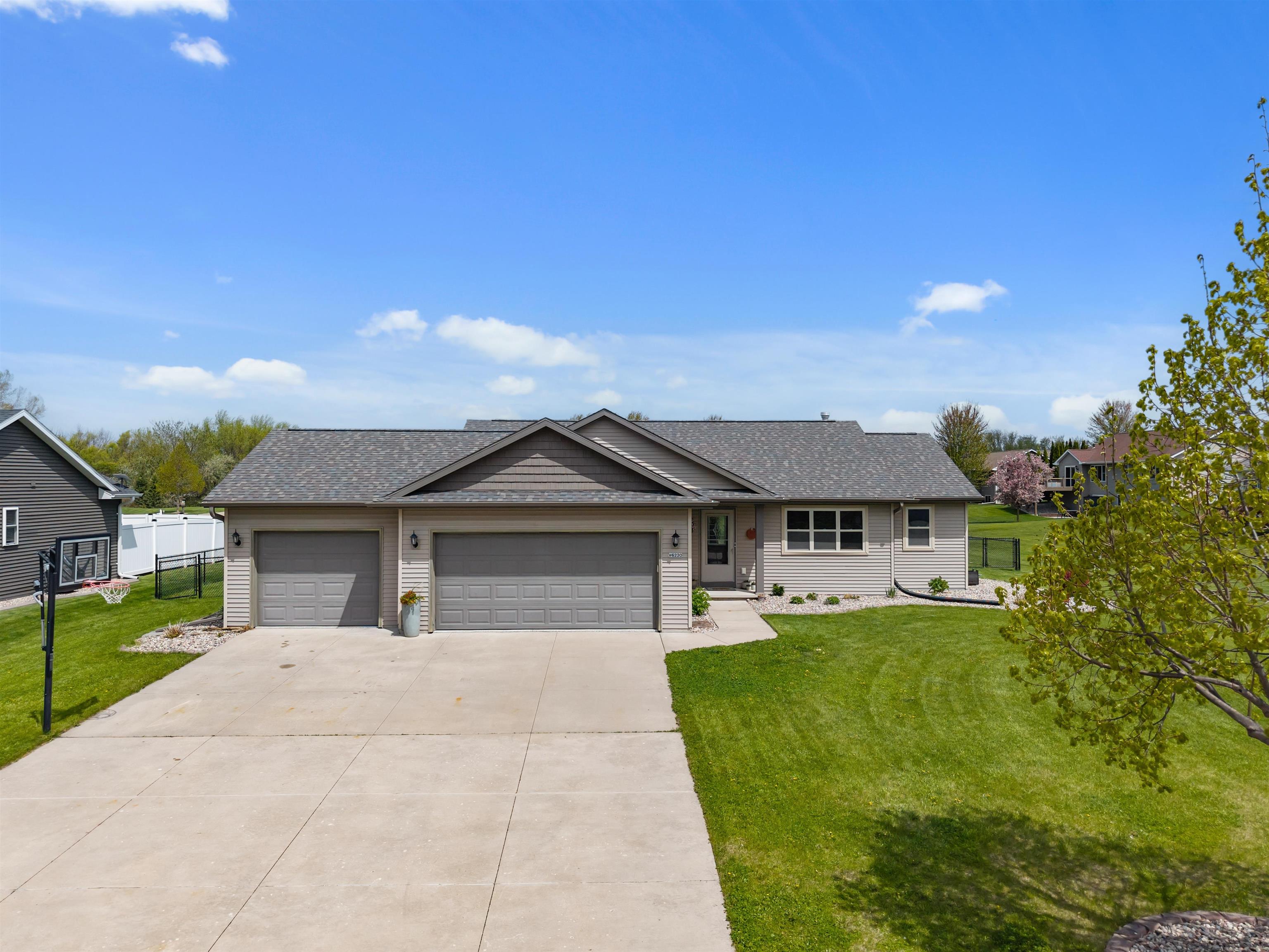W6220 SHERWOOD POINT Court