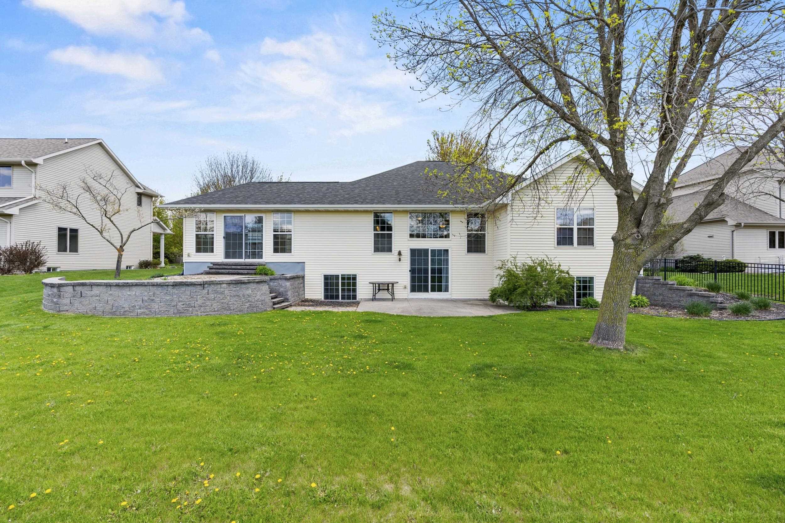 3219 E FALLCREEK Lane