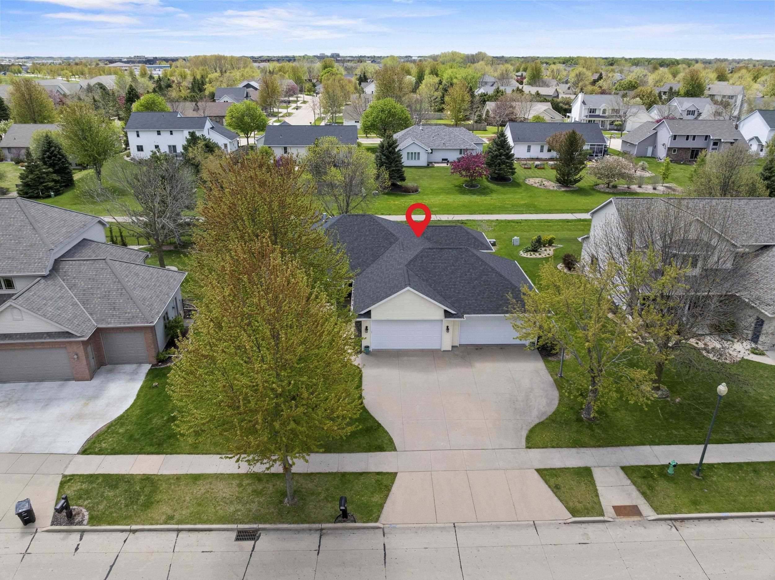 3219 E FALLCREEK Lane