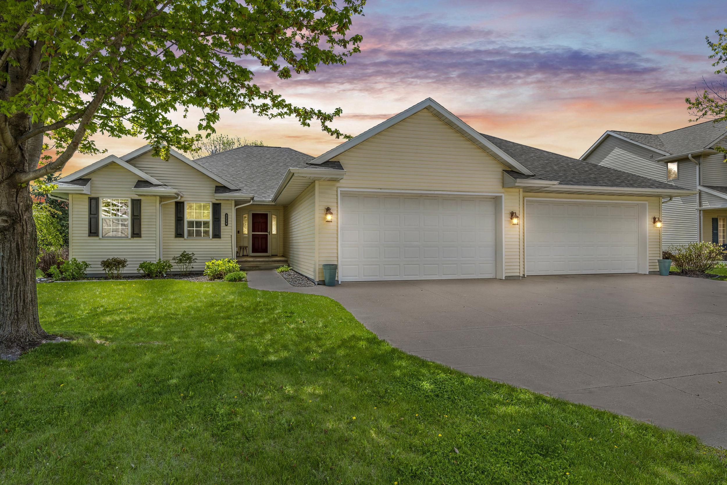 3219 E FALLCREEK Lane