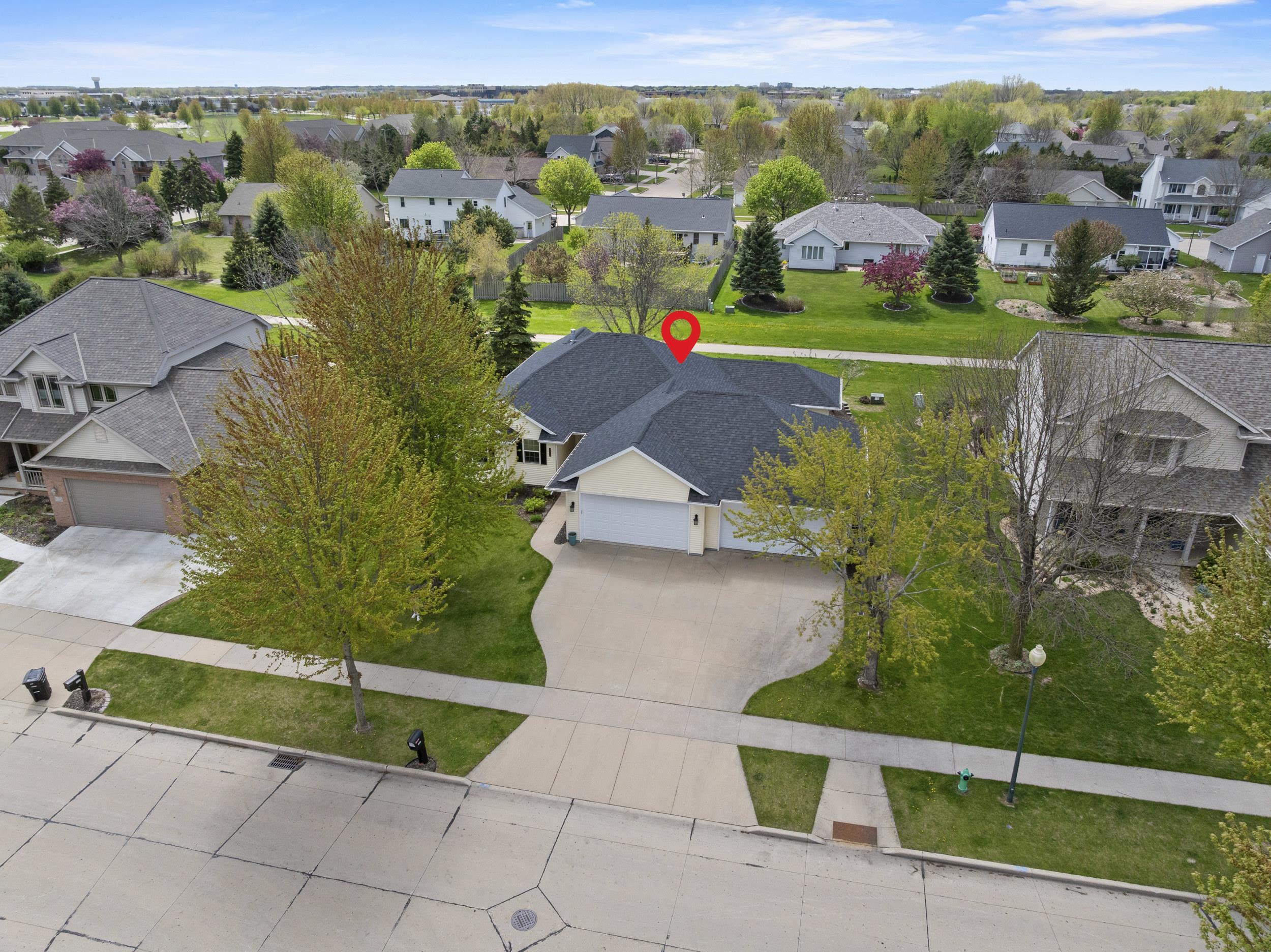 3219 E FALLCREEK Lane