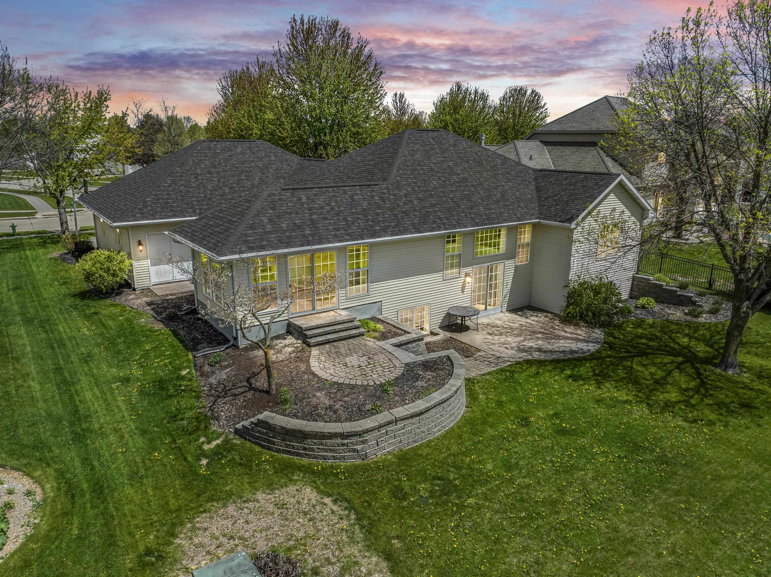 3219 E FALLCREEK Lane