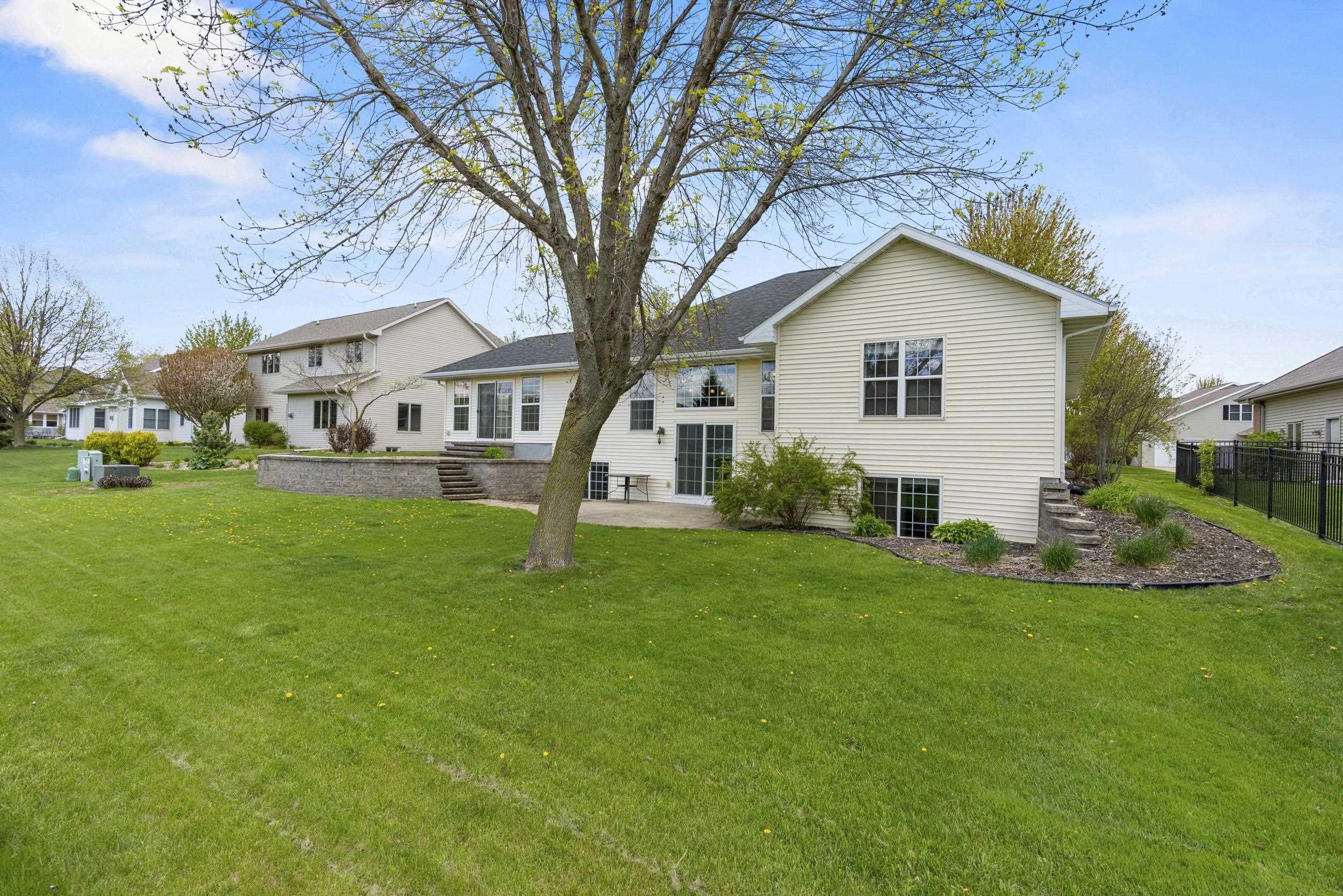 3219 E FALLCREEK Lane