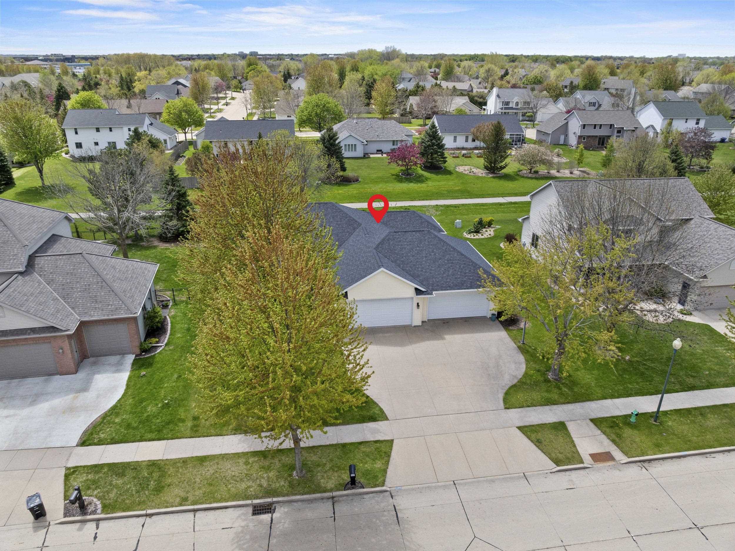 3219 E FALLCREEK Lane
