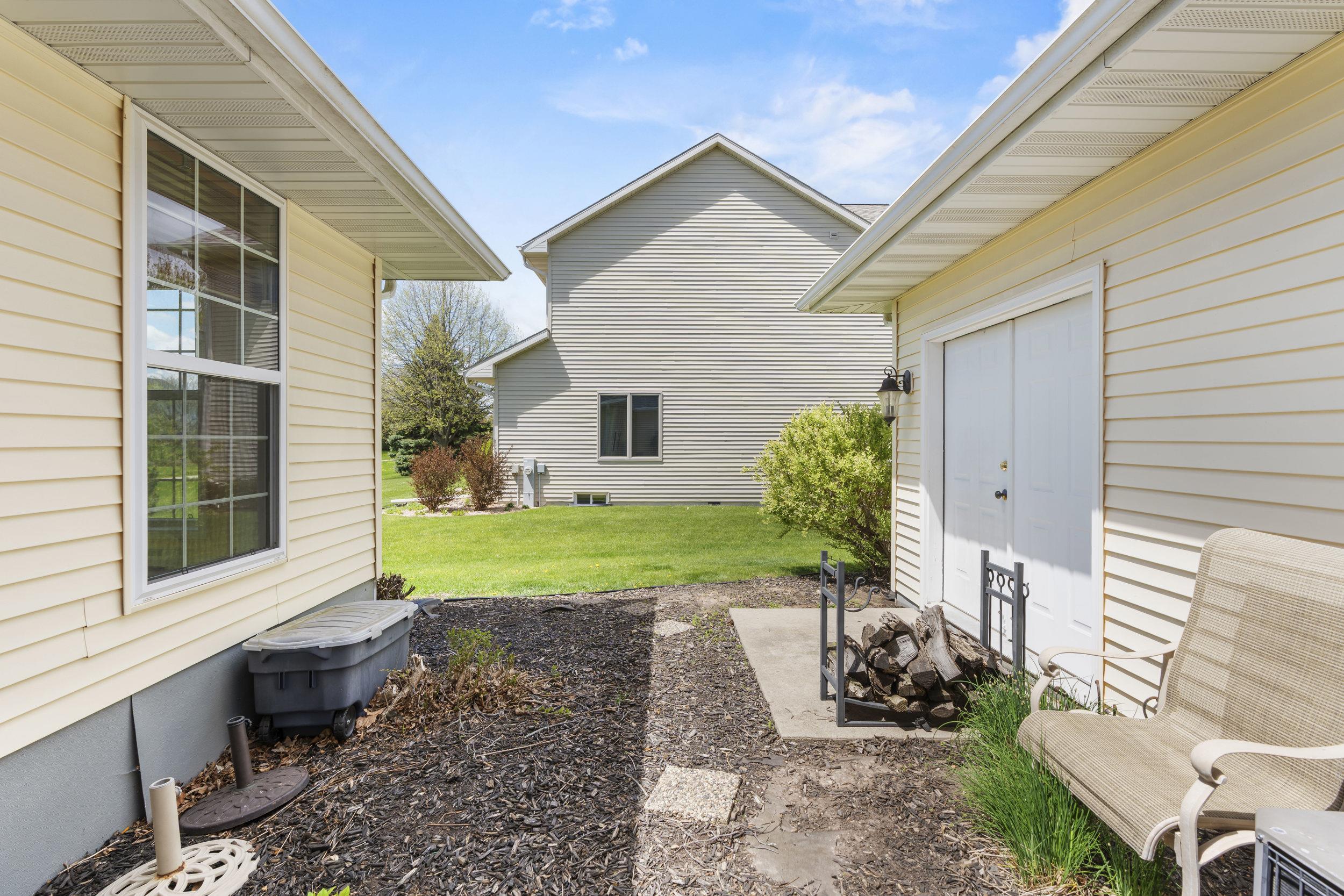 3219 E FALLCREEK Lane