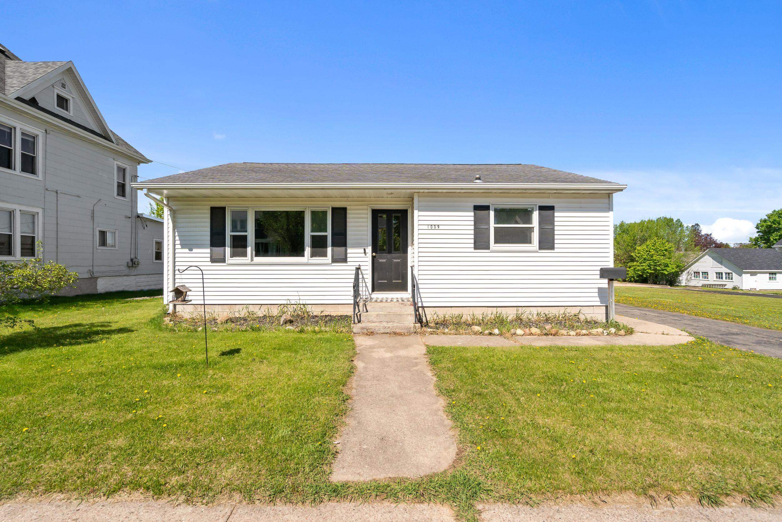 1009 S PEARL Street
