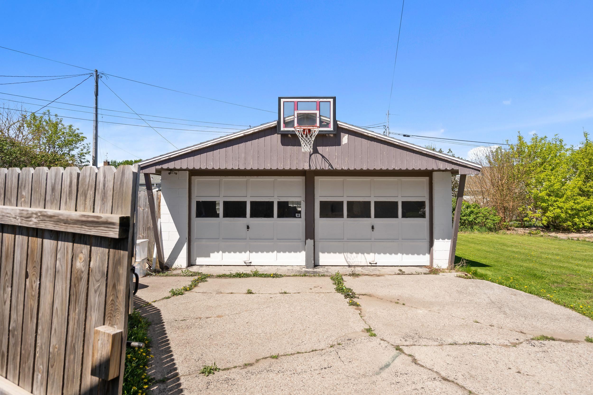1009 S PEARL Street