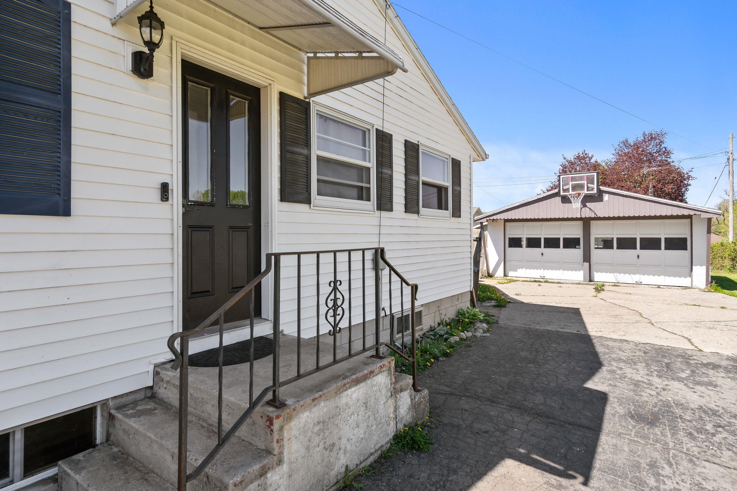 1009 S PEARL Street