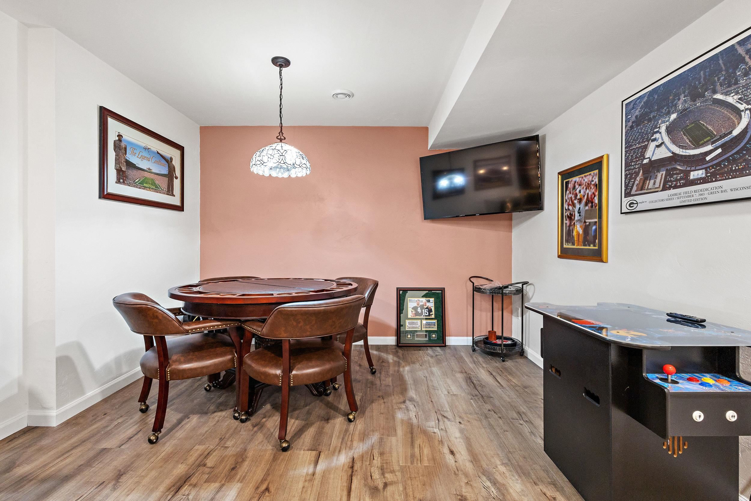 8045 SAQUARO Court