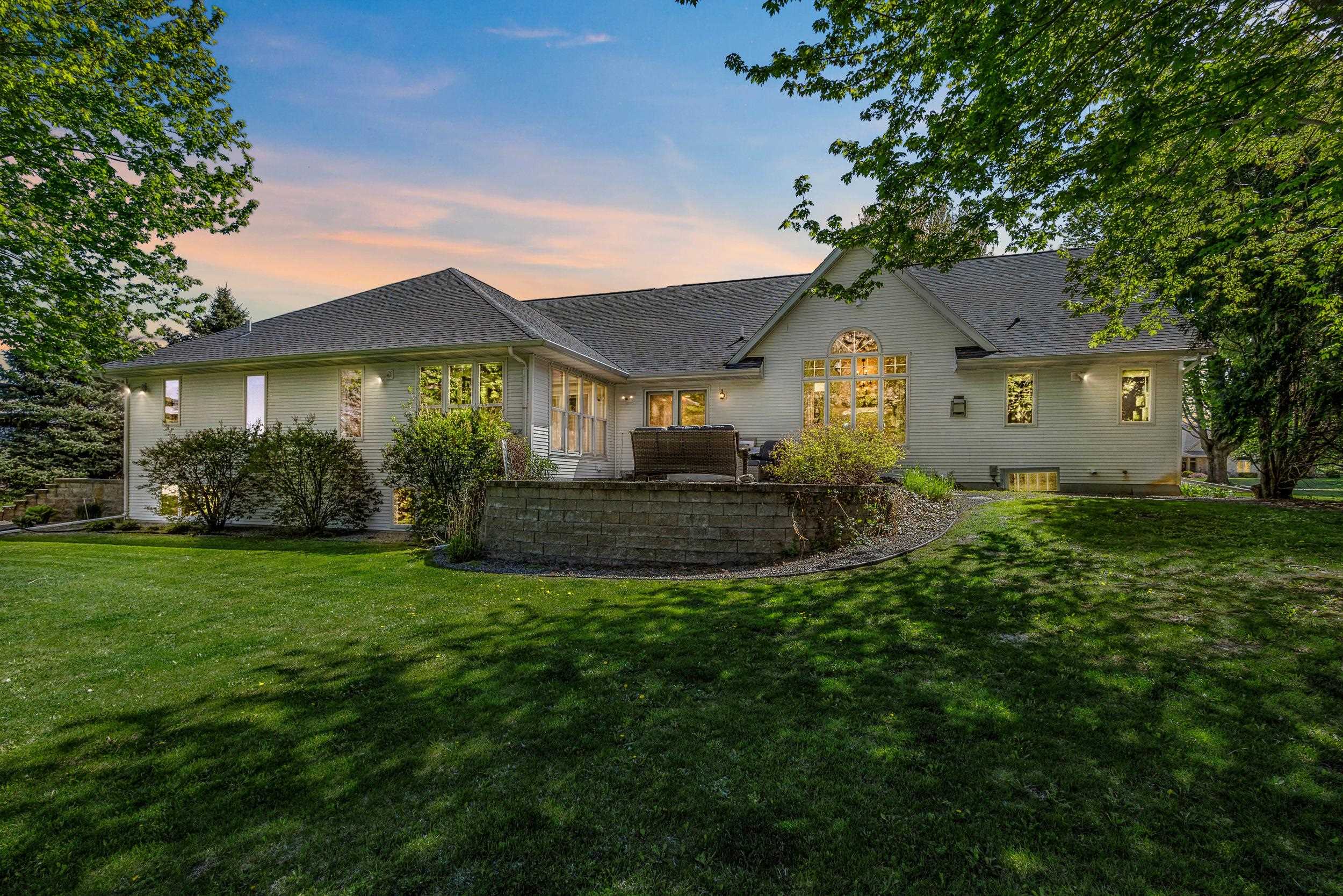 8045 SAQUARO Court