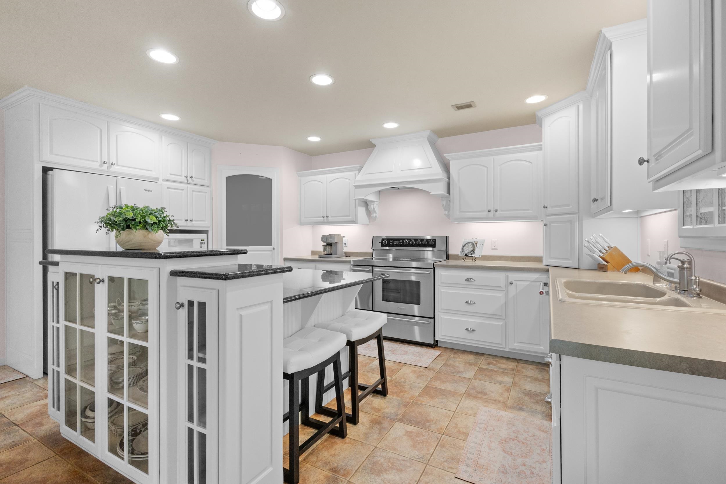 8045 SAQUARO Court