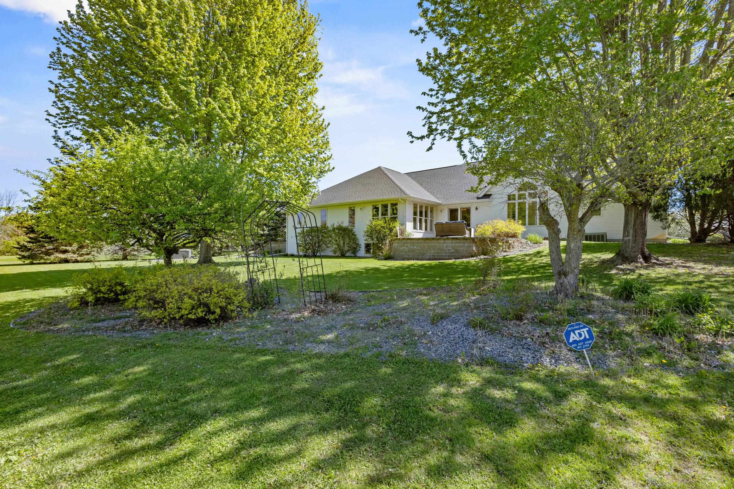 8045 SAQUARO Court