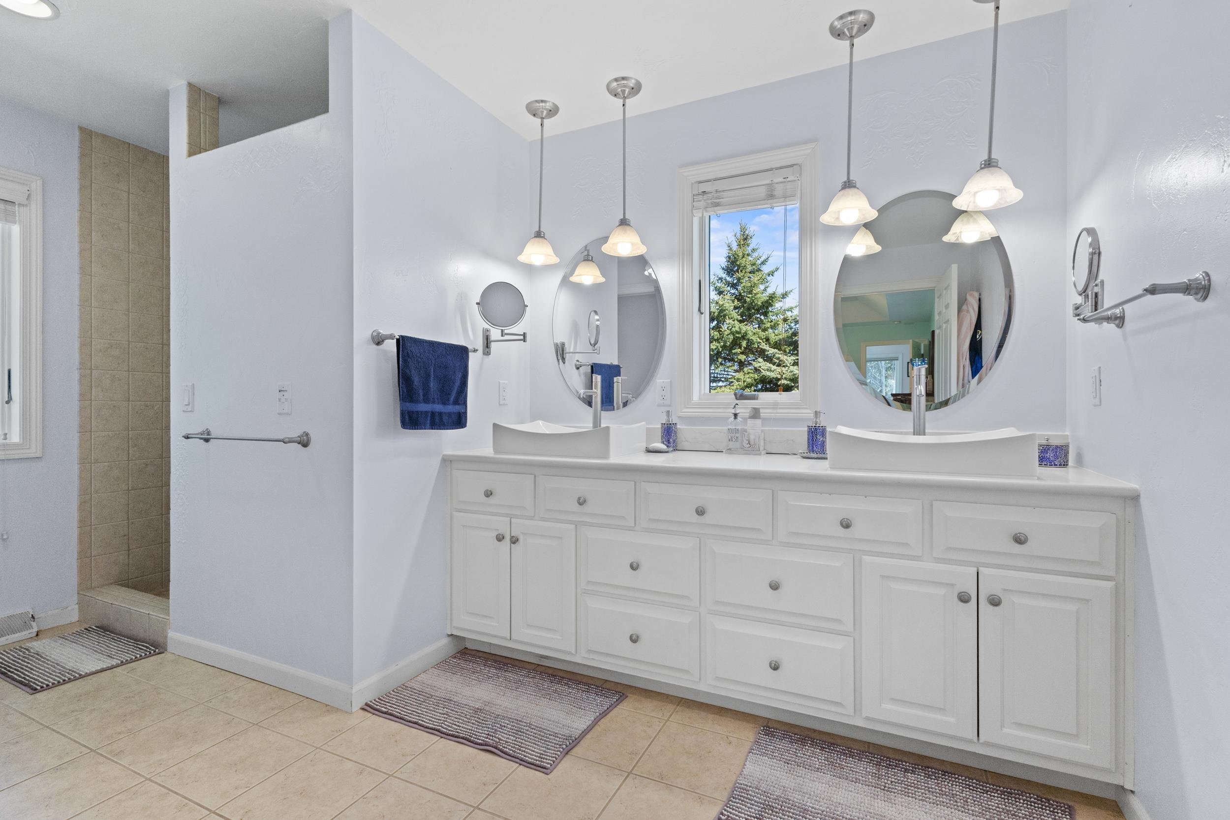 8045 SAQUARO Court