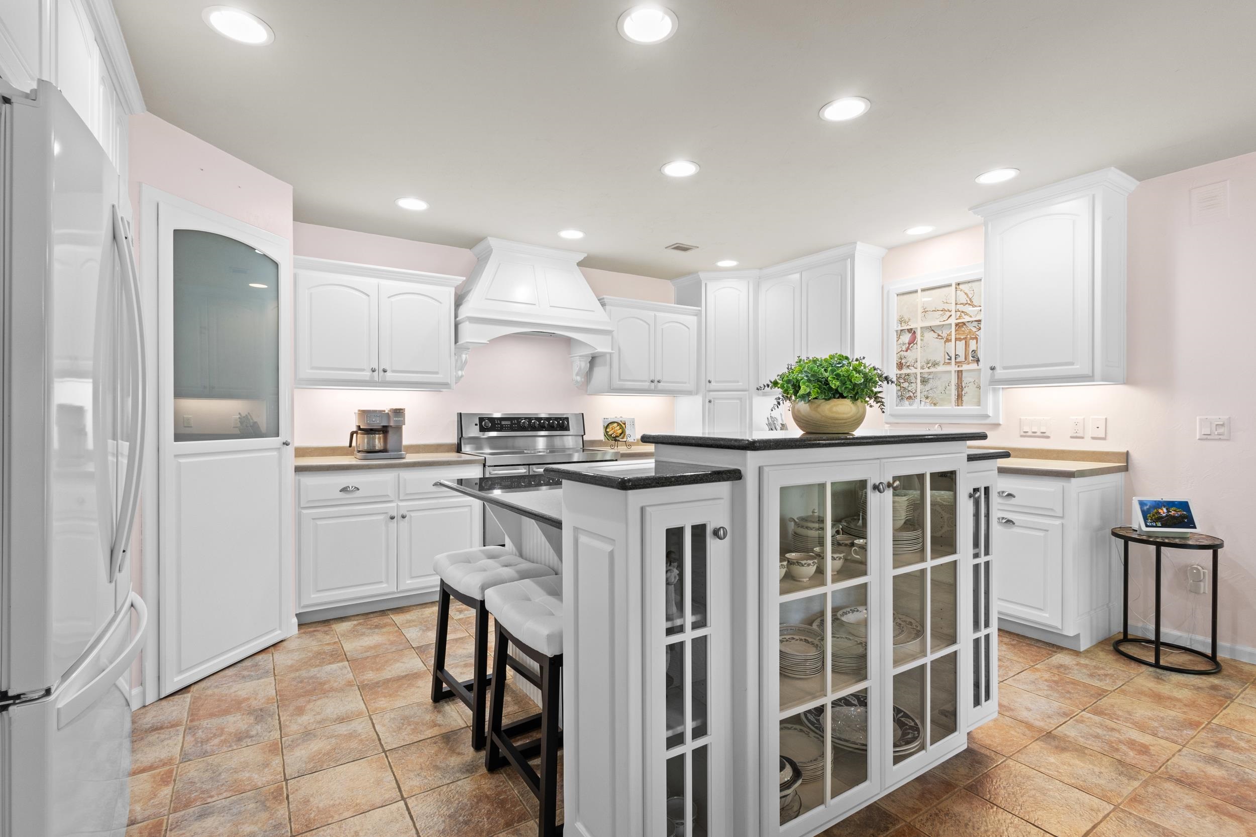 8045 SAQUARO Court