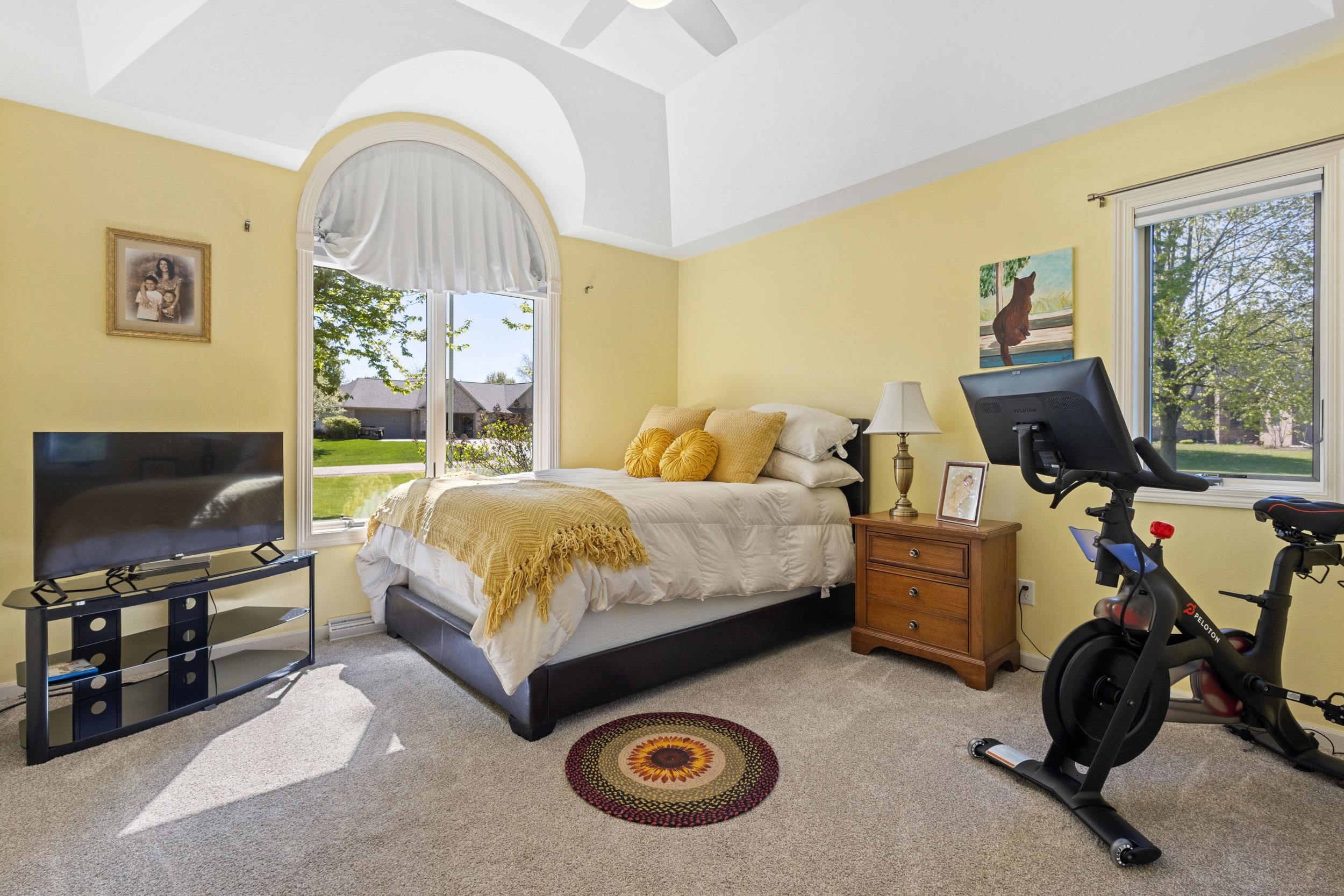 8045 SAQUARO Court