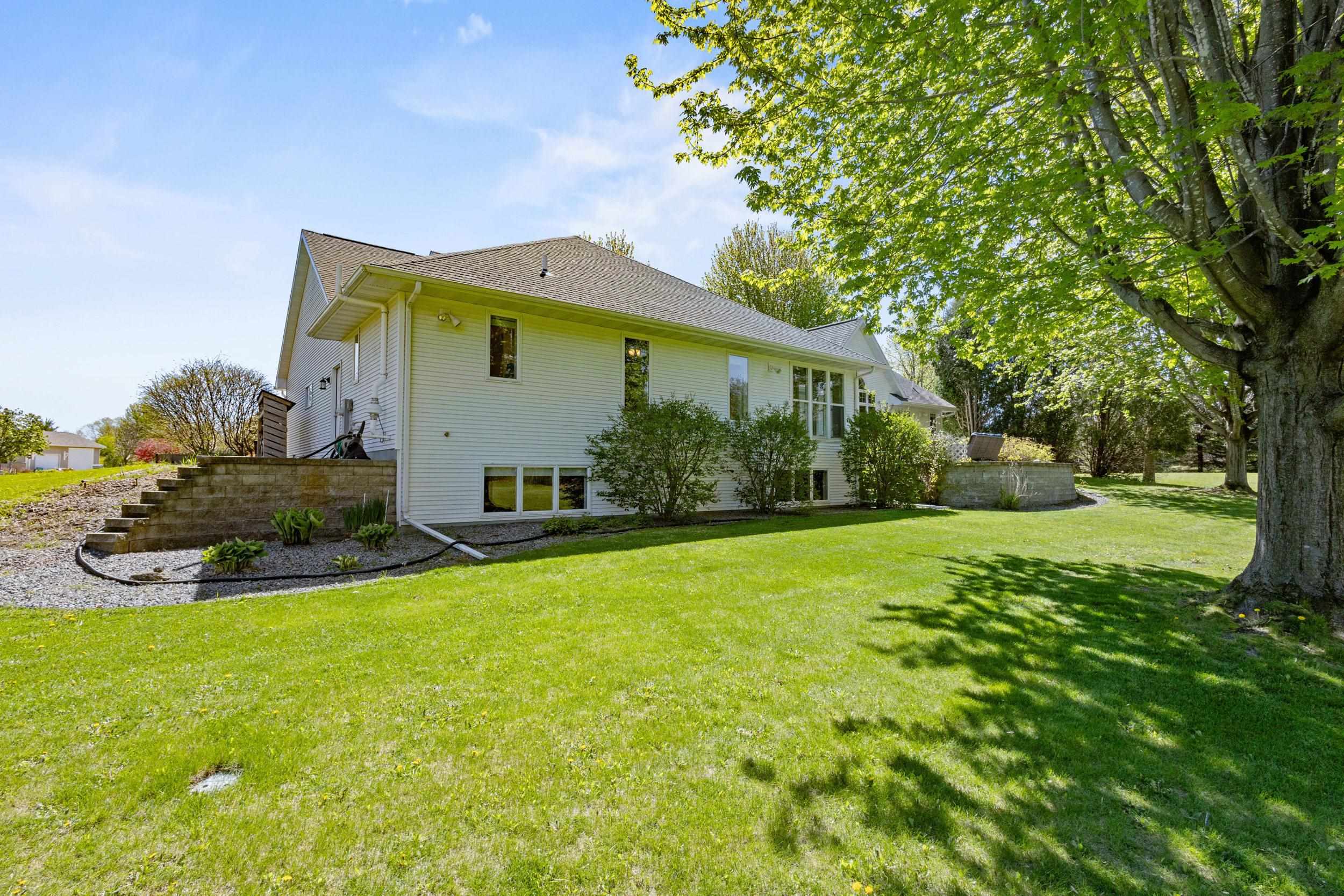 8045 SAQUARO Court