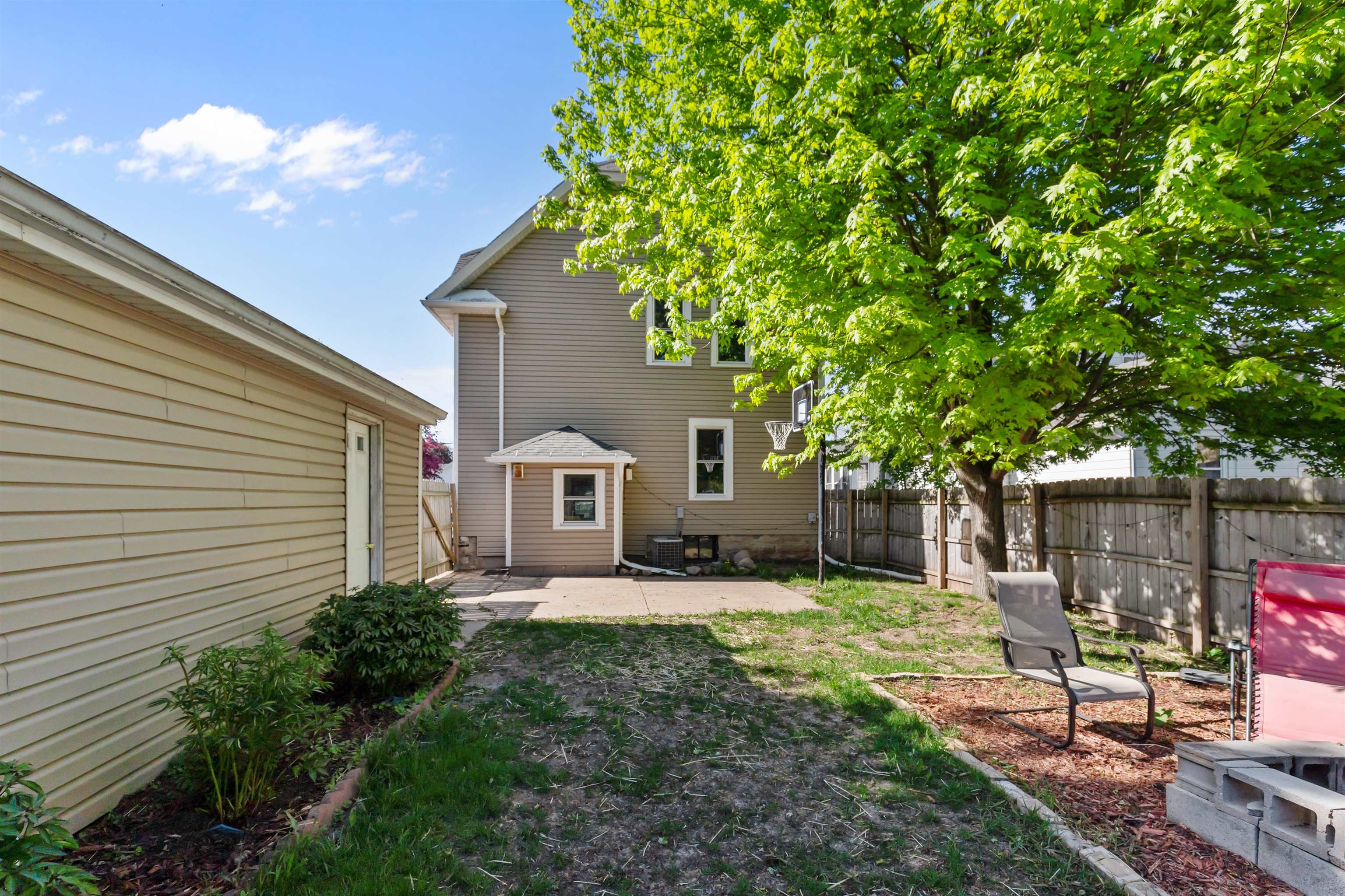 242 W 14TH Avenue
